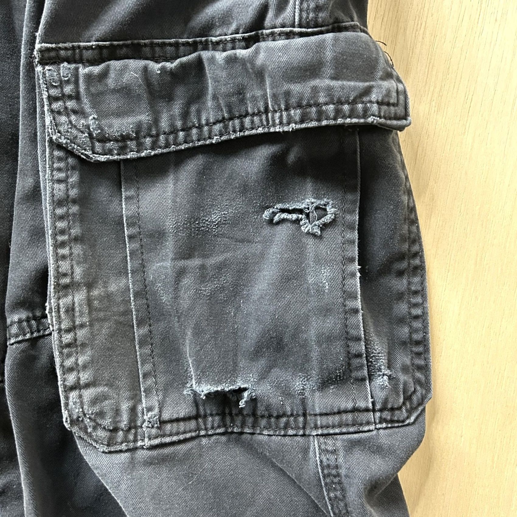 Wrangler VINTAGE? Wrangler Cargo Pants Mens 34x36 Black Relaxed Fit Straight Leg Workwear Pants Size US 34 / EU 50 - 4 Thumbnail
