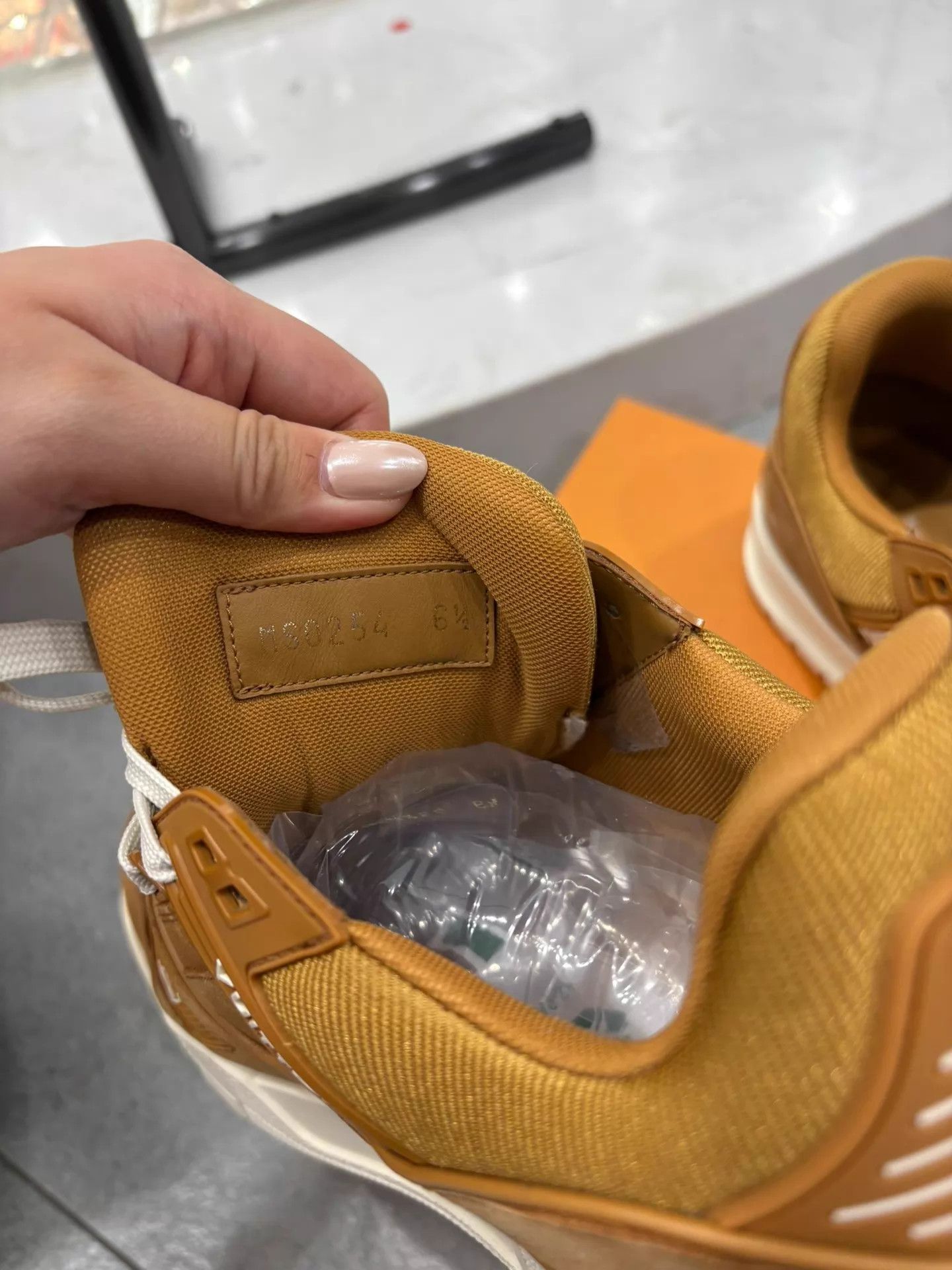 Louis Vuitton LV 25 Suede Brown Men's Trainer 40.5 99New w/ box Size US 7.5 / EU 40-41 - 4 Thumbnail