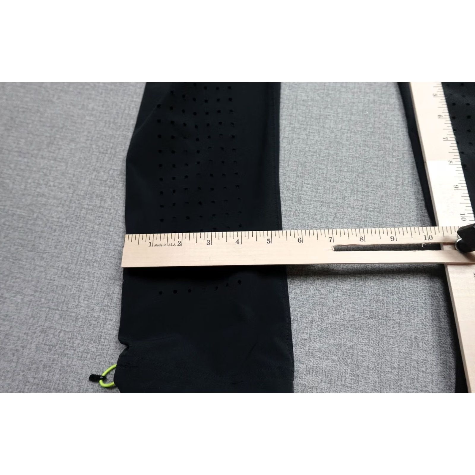 Under Armour Under Armour HeatGear Track Pants Mens Small Black Ventilated Zip Pocket Running Size US 29 - 6 Thumbnail