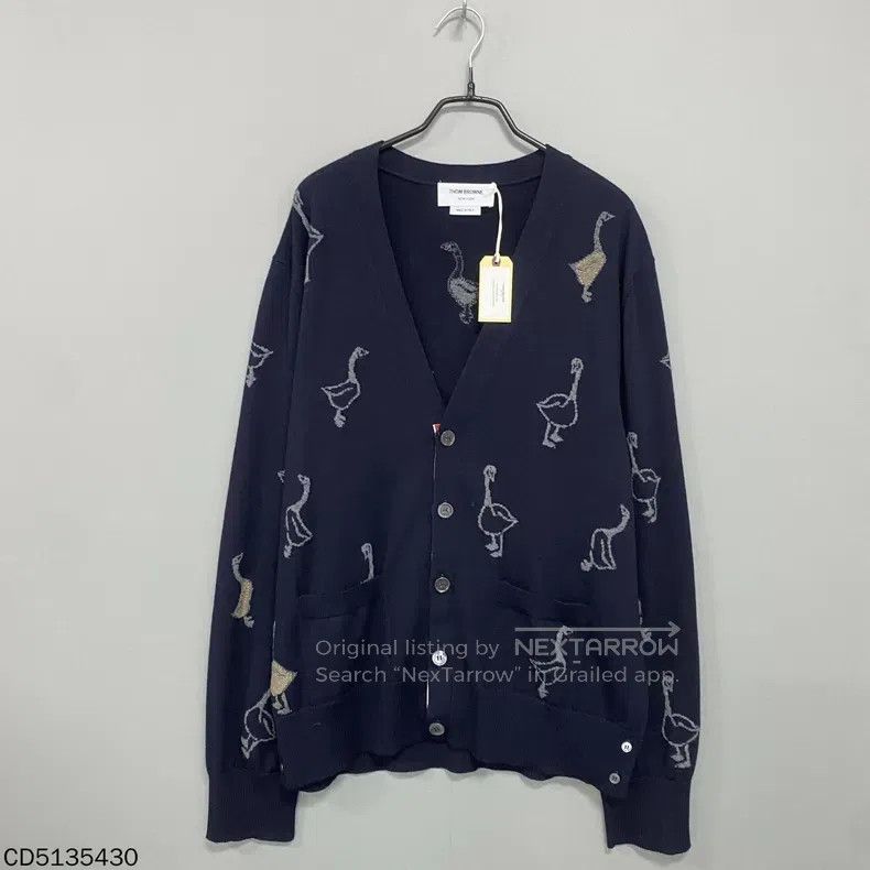 Thom Browne Thom Browne Large Goose Embroidered V-Neck Navy Knit Cardi Size US XL / EU 56 / 4 - 1 Thumbnail