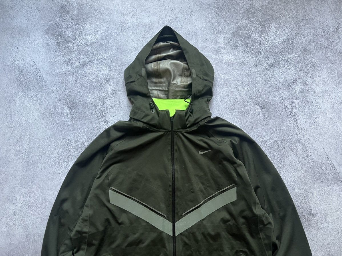 Nike × Vintage NIKE Storm Fit Reflective Hooded VAPOR 5 Running Jacket Size US L / EU 52-54 / 3 - 3 Thumbnail