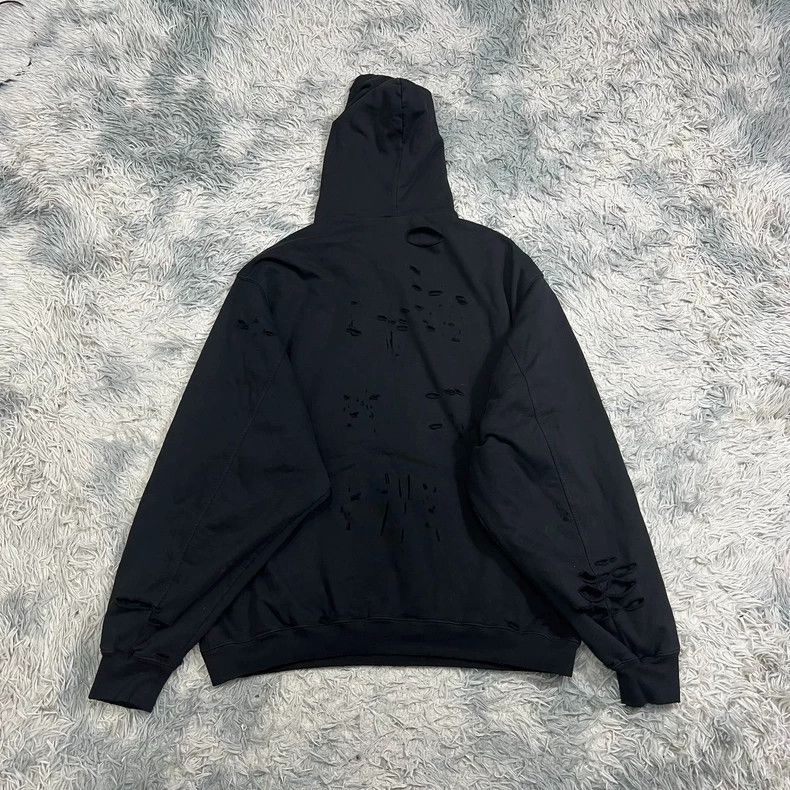 Balenciaga Balenciaga Large Destruction Sweatshirt Size US S / EU 44-46 / 1 - 3 Thumbnail