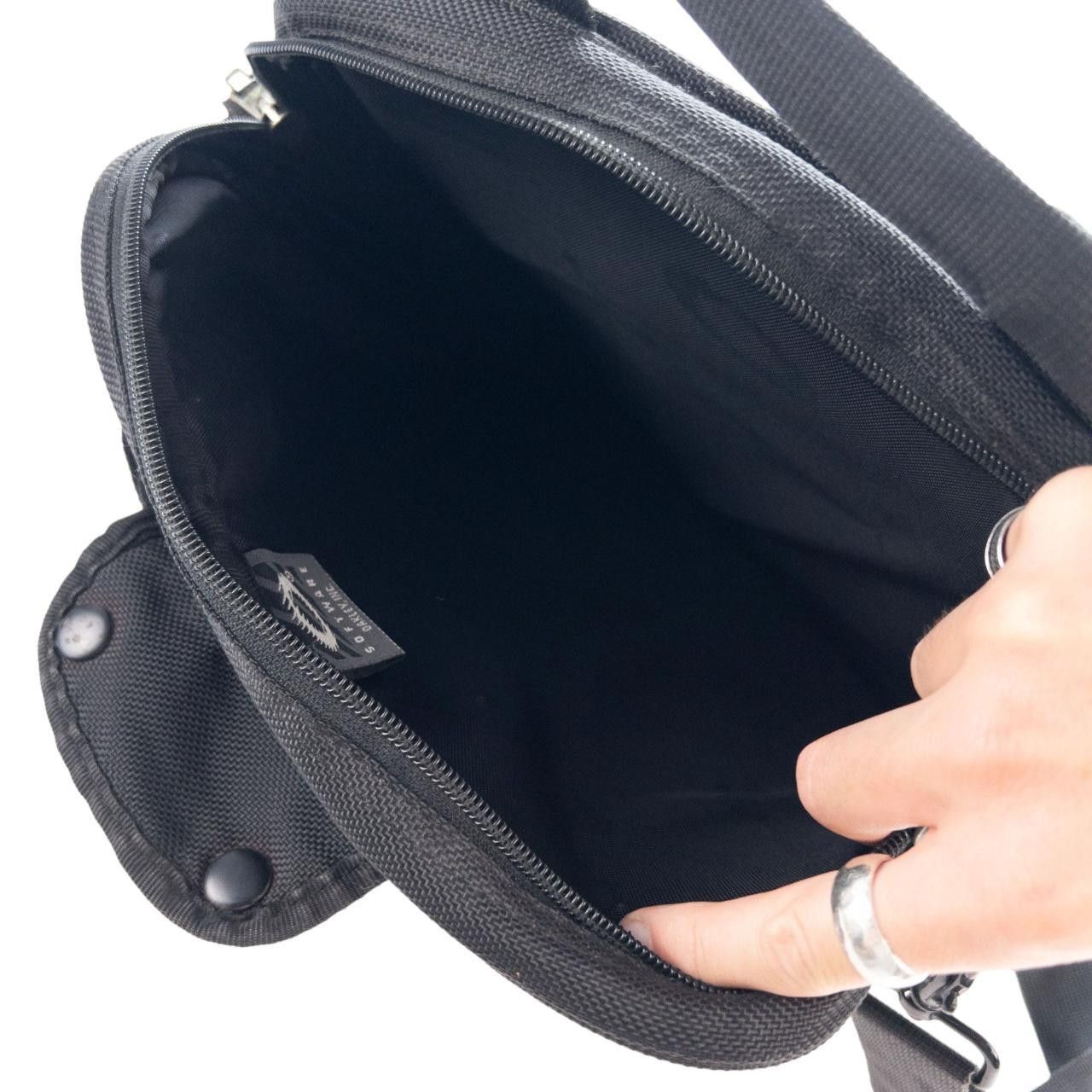 Oakley Vintage Oakley Hard Shell Cross Body Bag Size ONE SIZE - 5 Thumbnail