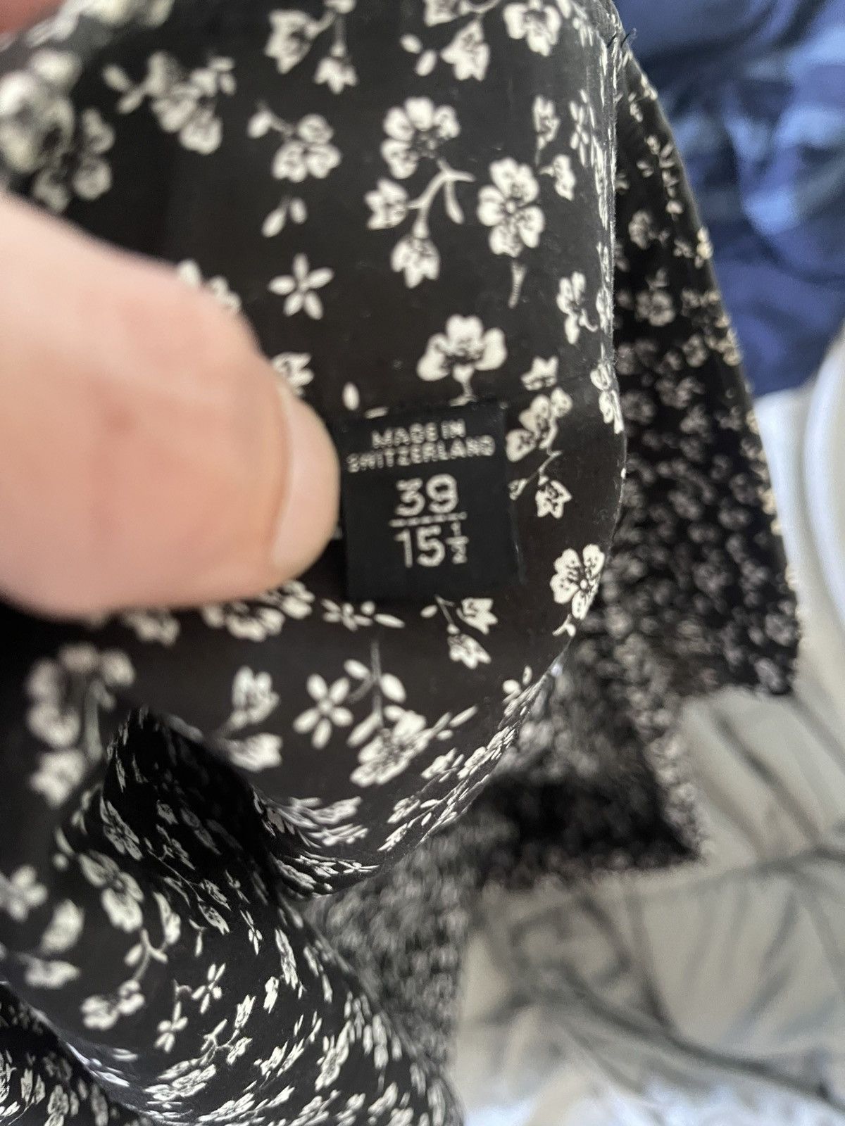 Tom Ford Tom Ford black collared shirt with floral pattern Size US M / EU 48-50 / 2 - 5 Thumbnail