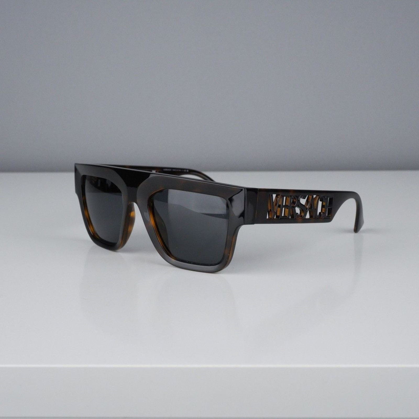 Versace Versace big signature logo black brown sunglasses Size ONE SIZE - 1 Thumbnail