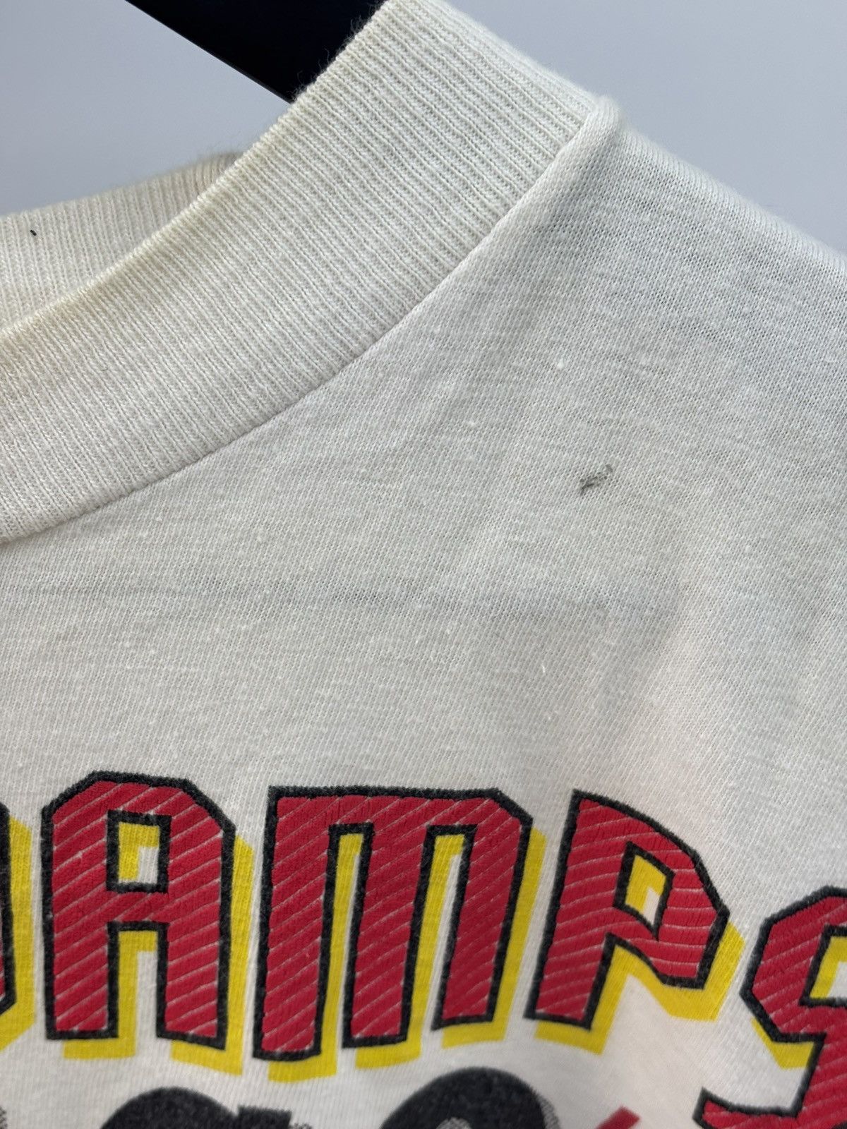 Vintage Vintage 1993 Chicago Bulls Threepeat NBA Finals T-Shirt Size US XL / EU 56 / 4 - 5 Thumbnail