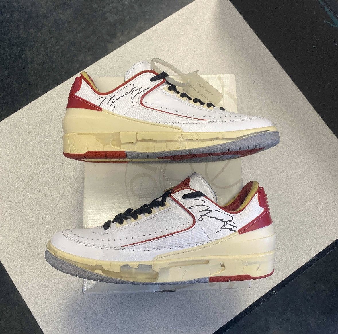 Nike Jordan 2 Low Off-White Varsity Red Size US 8 / EU 41 - 1 Thumbnail