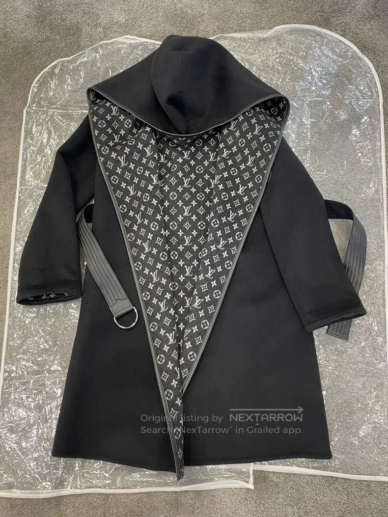 Louis Vuitton Louis Vuitton Black long full logo presbyopic bathrobe coa Size XXS / US 00 / IT 34 - 1 Thumbnail
