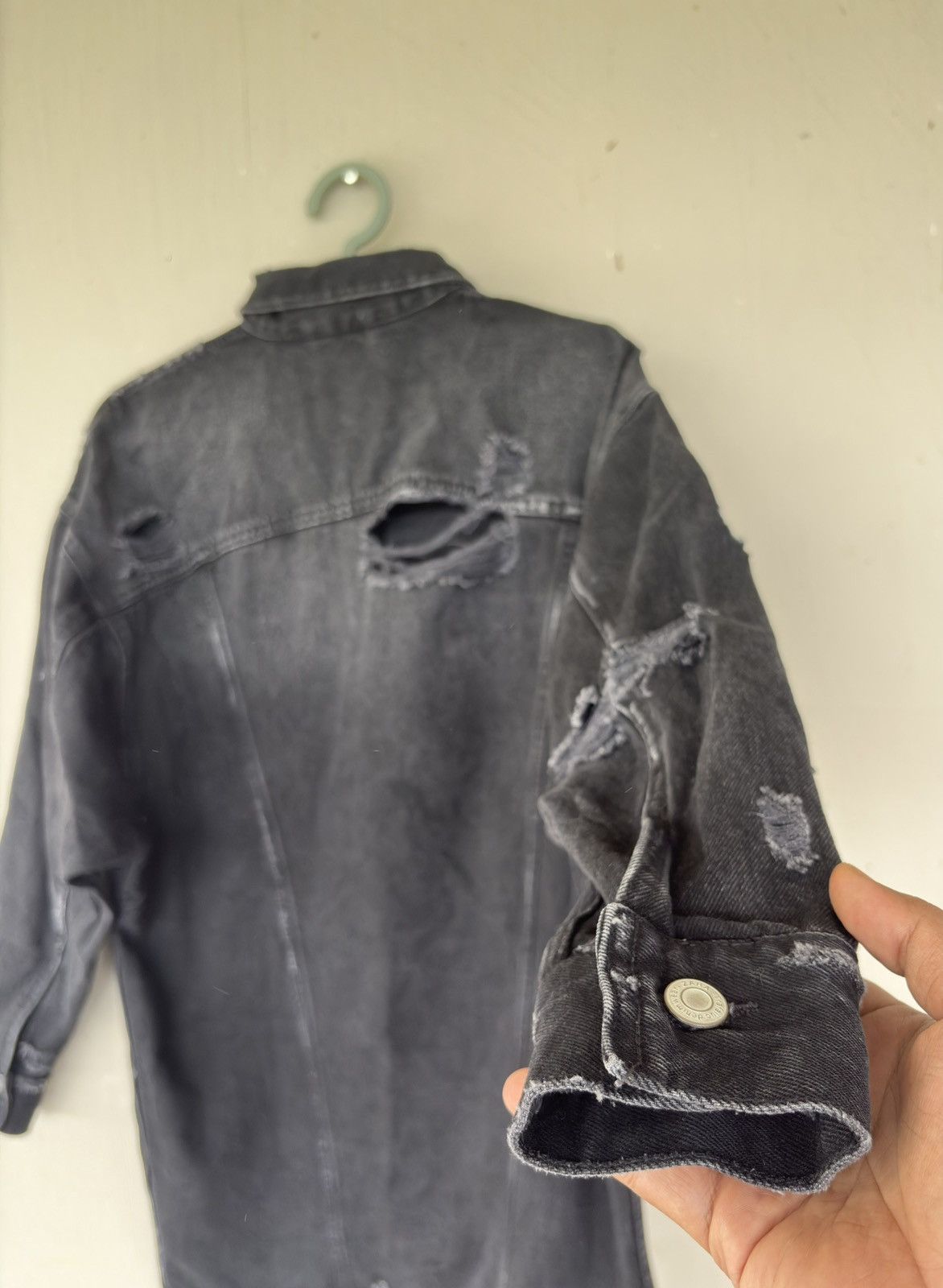 Zara Trafaluc Zara Black Distressed Long Denim Jacket Size US M / EU 48-50 / 2 - 9 Thumbnail