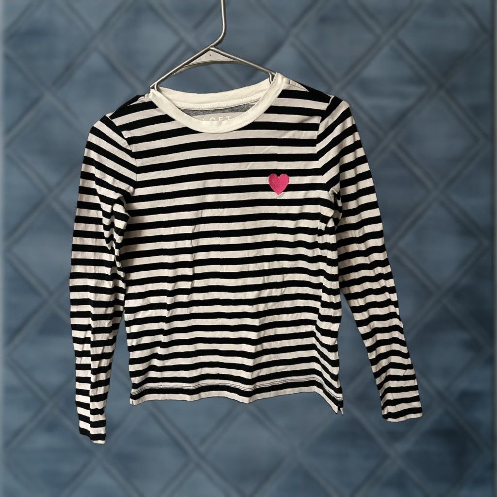 Loft Loft Black White Striped Heart Graphic Long Sleeve Top Women's XS Size XS / US 0-2 / IT 36-38 - 1 Thumbnail