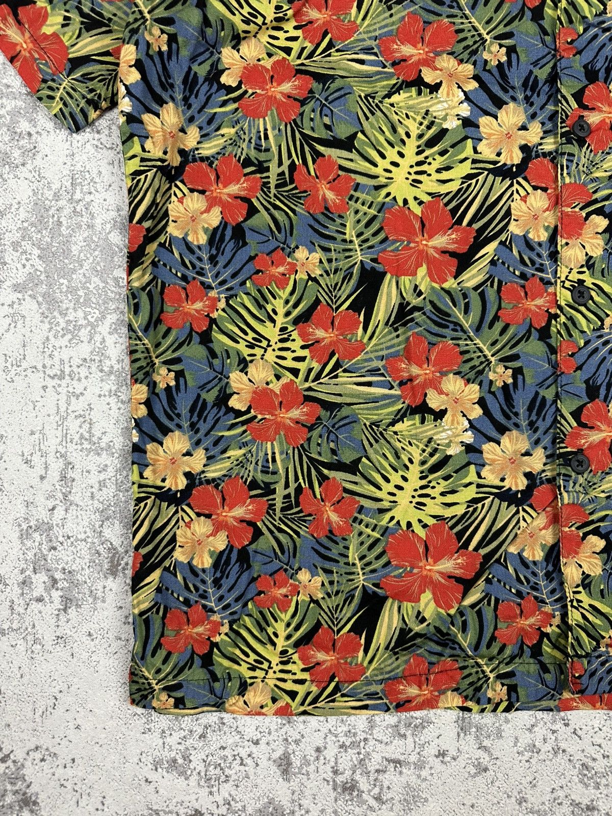Urban Classics Floral Hawaiian Shirt Bold Tropical Print Size US L / EU 52-54 / 3 - 5 Thumbnail