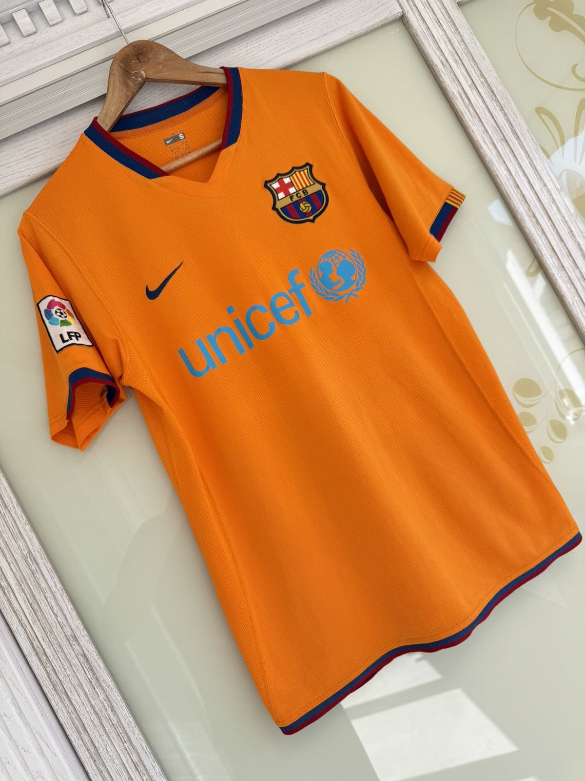 Nike Vintage Barcelona 2006-2007 Away Soccer Jersey Football Kit Size US S / EU 44-46 / 1 - 5 Thumbnail