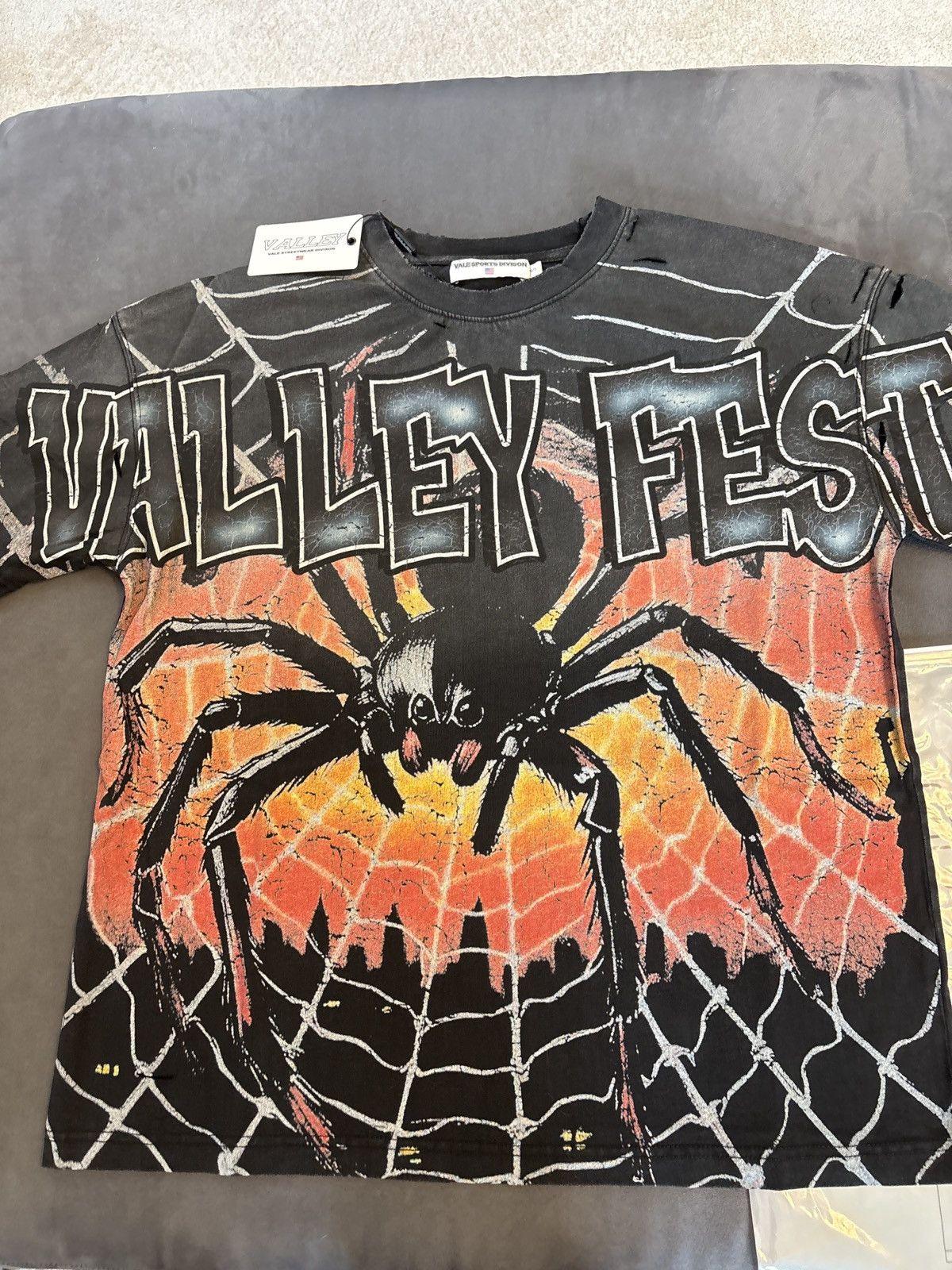 Vale Vale big widow tee valley fest Size US L / EU 52-54 / 3 - 3 Thumbnail