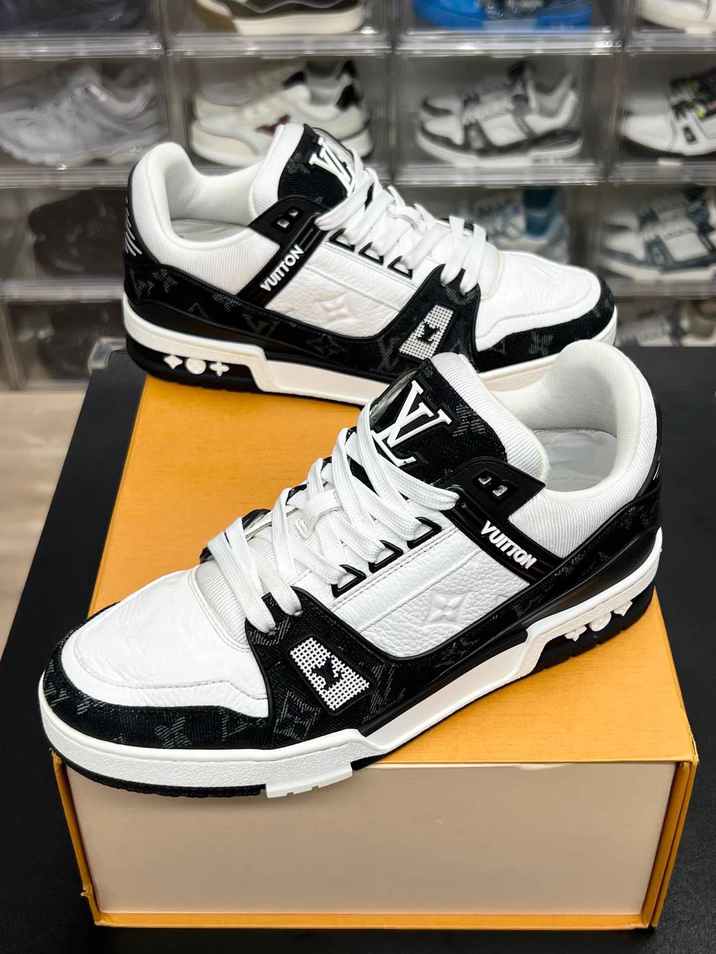 Louis Vuitton White Low-Top Sneakers Size 7.5 Size US 7.5 / EU 40-41 - 1 Thumbnail