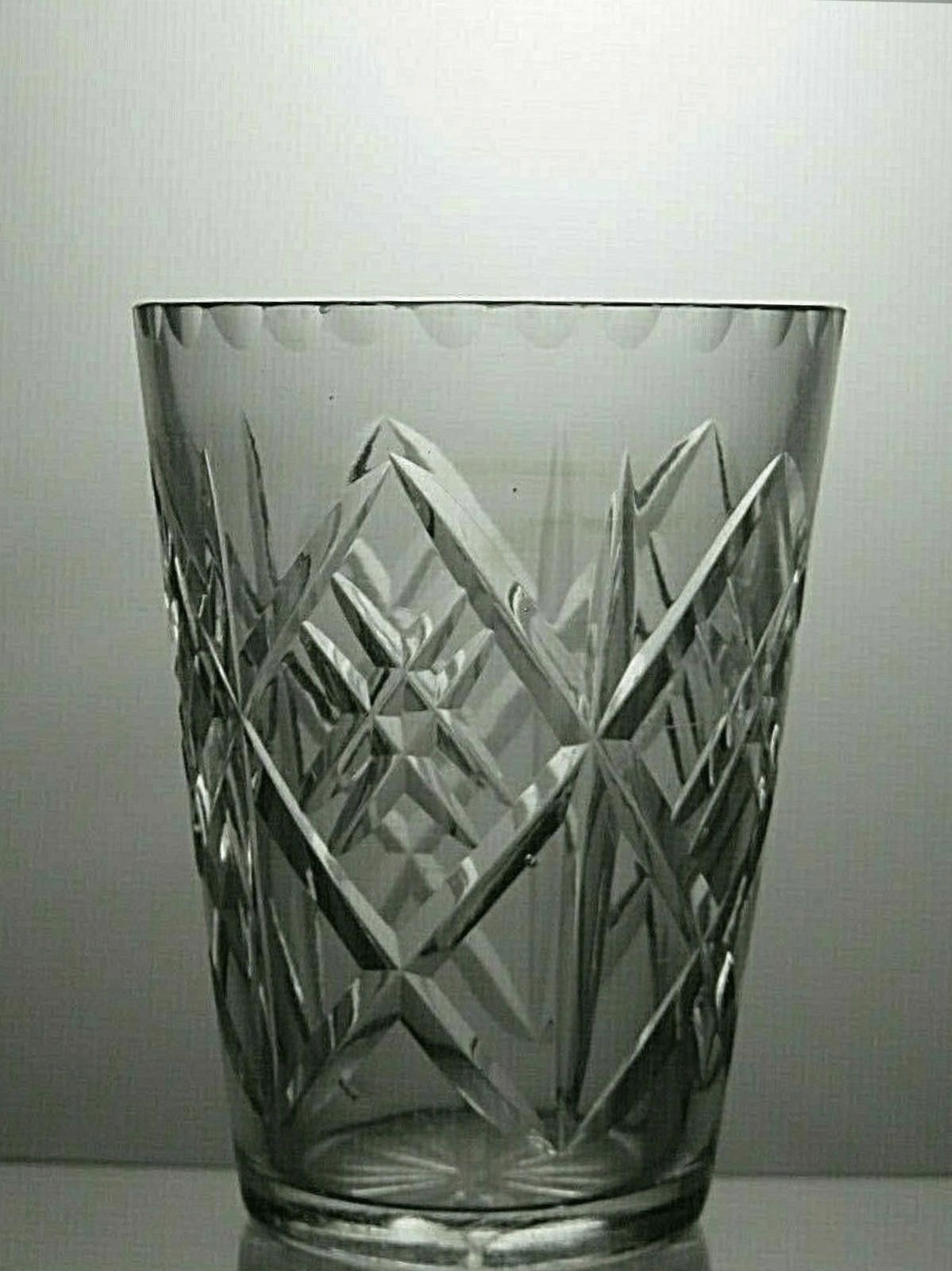 The Unbranded Brand Lovely Lead Crystal Cut Glass Vase 5 2/3" Size ONE SIZE - 1 Thumbnail