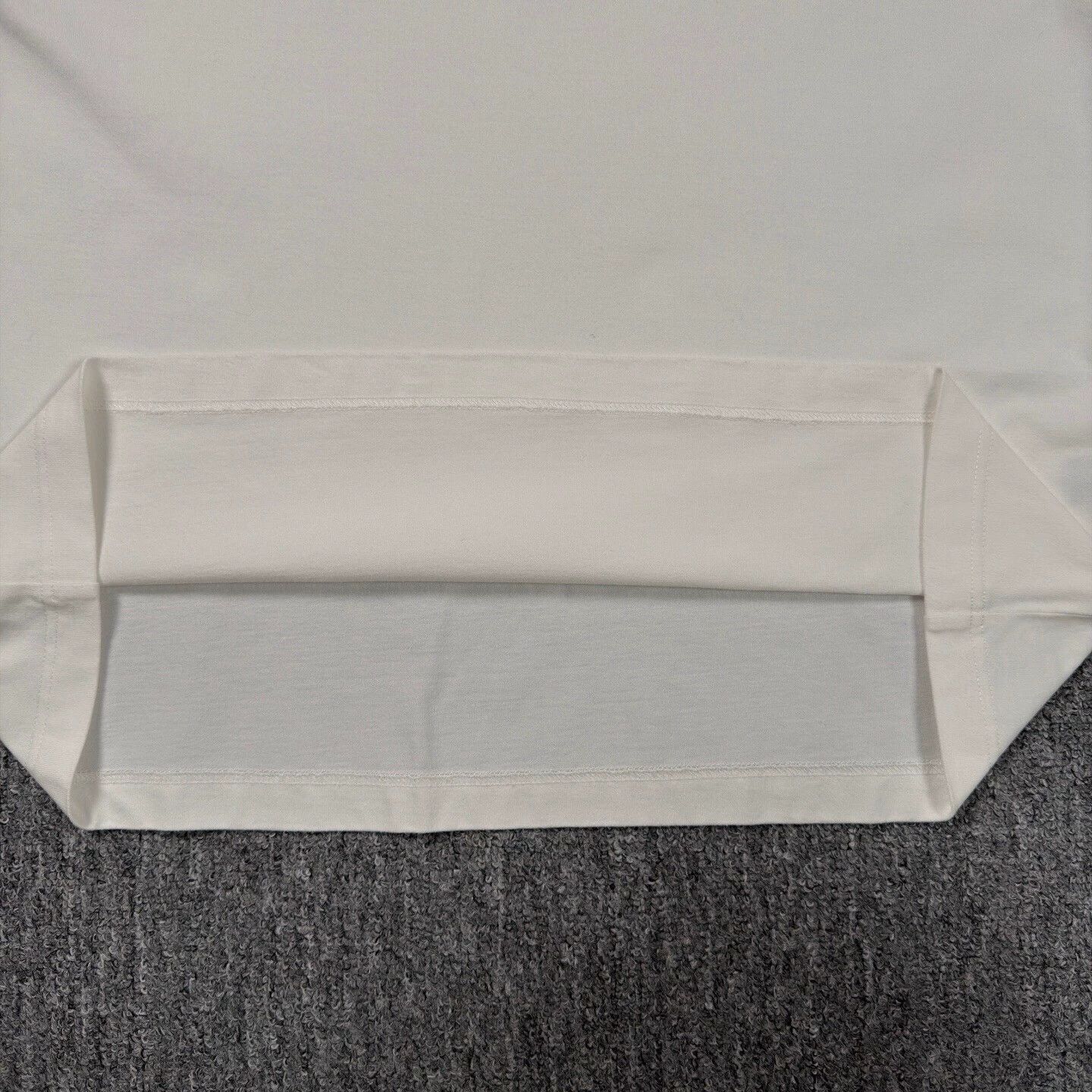Louis Vuitton LV 25 White Embossed SS Tee M Near New Size US M / EU 48-50 / 2 - 7 Thumbnail