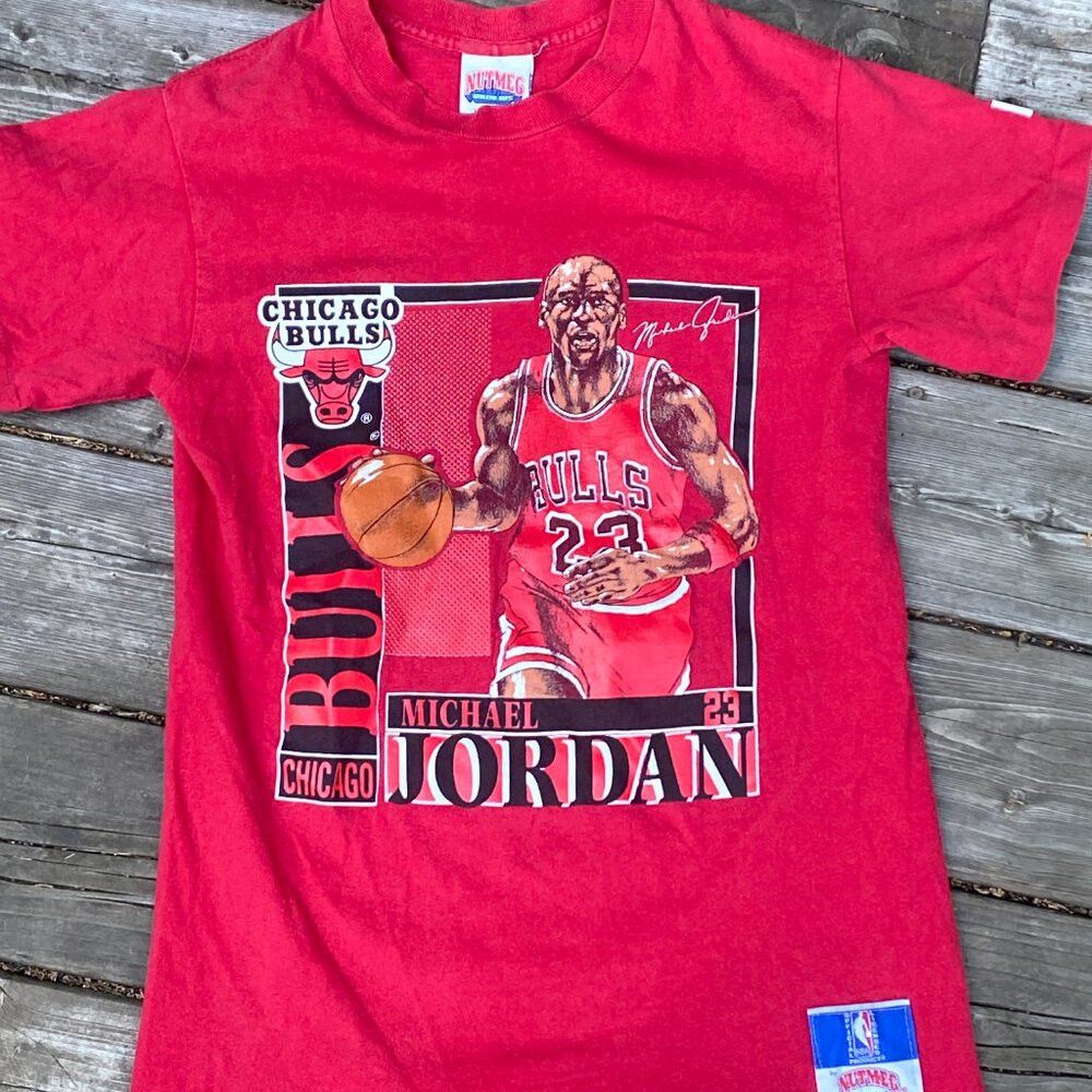 Nutmeg Vintage 90s Nutmeg Michael Jordan Chicago Bulls NBA T Shirt Size US L / EU 52-54 / 3 - 3 Thumbnail