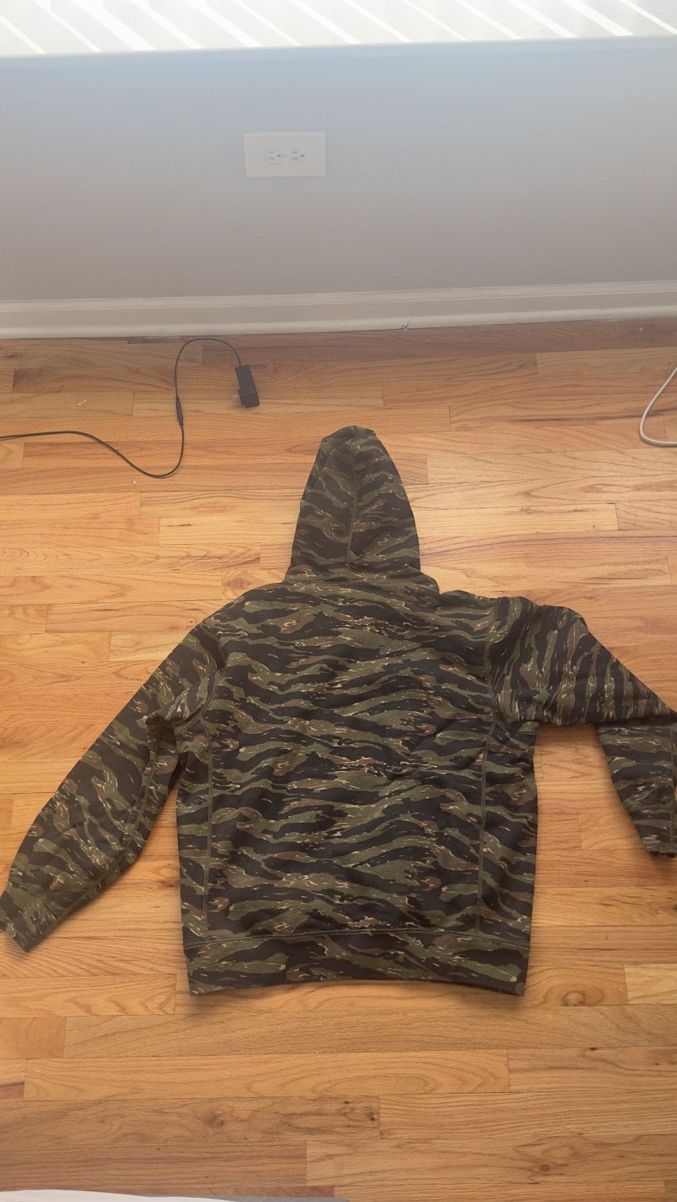 Supreme Supreme Tiger Stripe hoodie size L Size US L / EU 52-54 / 3 - 5 Thumbnail