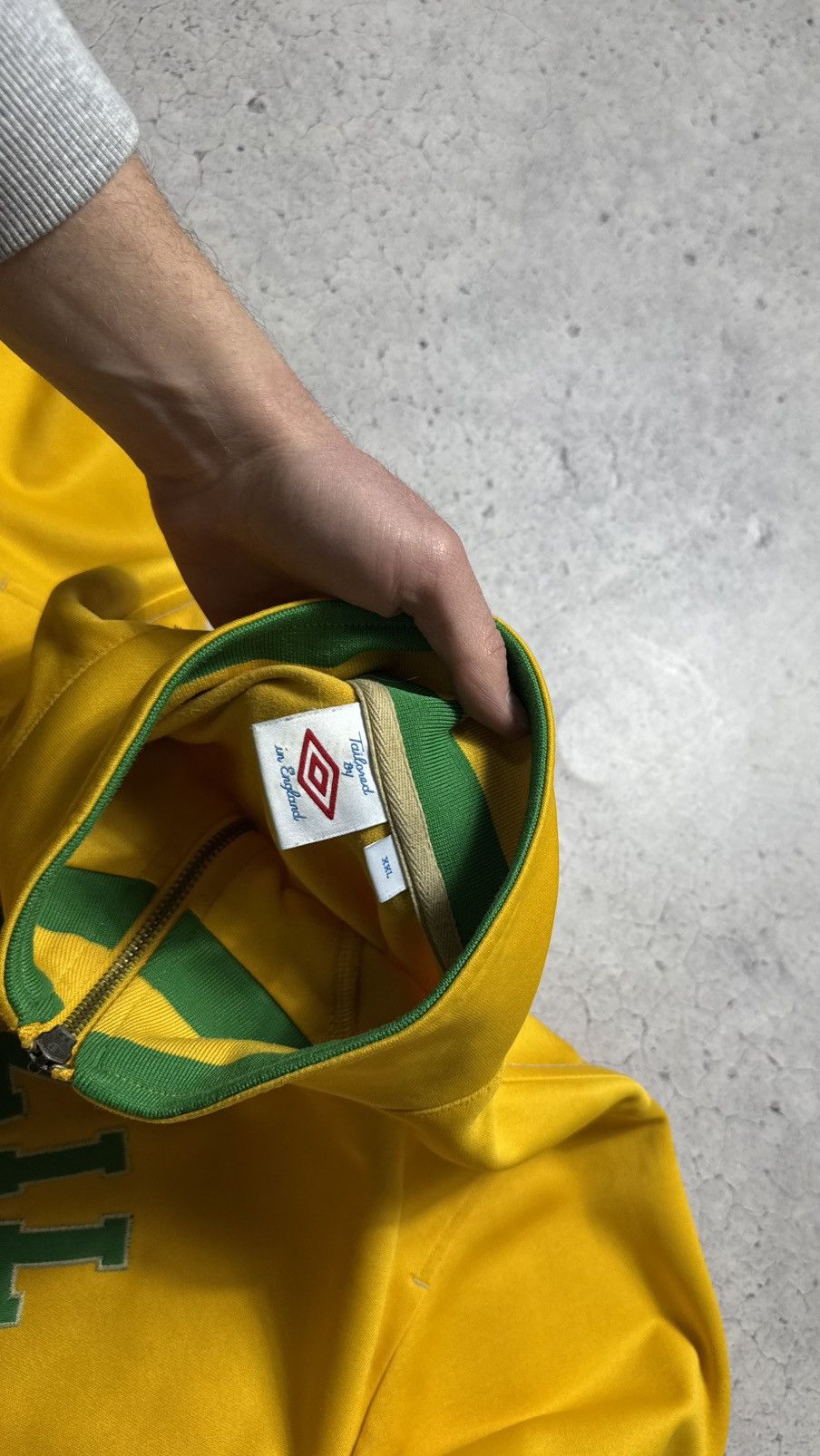 Umbro Umbro Brazil Team Football Sweatshirt Vintage Size XXL Size US XXL / EU 58 / 5 - 7 Thumbnail