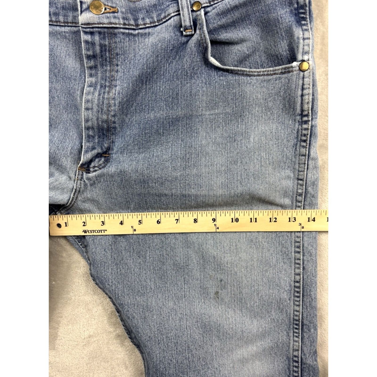Wrangler Wrangler 47 Advanced Comfort Jeans Mens Regular Straight Light Wash Denim 40x30 Blue Medium Wash 5-Pocket Cowboys & Western Size US 40 / EU 56 - 3 Thumbnail