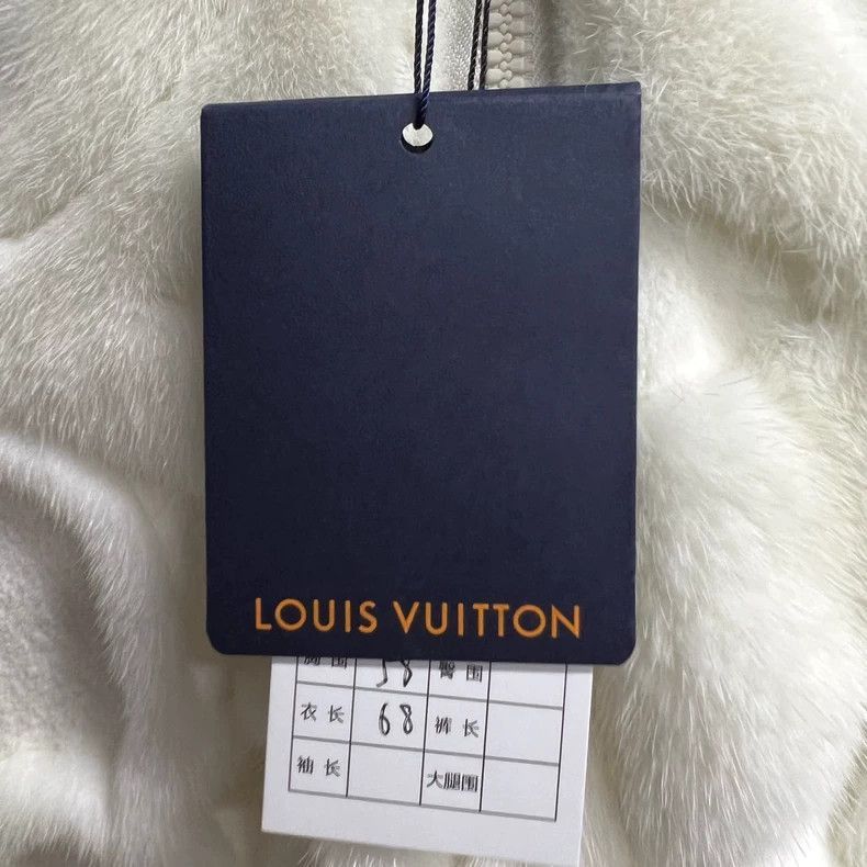 Louis Vuitton louis vuitton white embossed zipper hooded fur jacket jacke Size US L / EU 52-54 / 3 - 3 Thumbnail