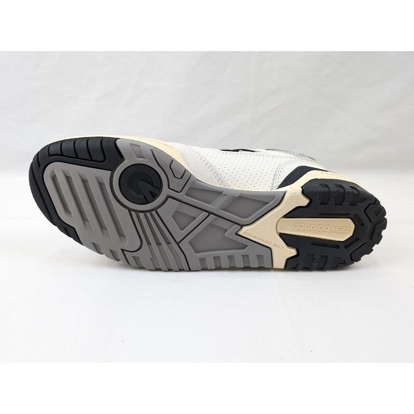 New Balance o1rshd1 550 Low-Top Sneakers in White/Black Size US 10 / EU 43 - 9 Thumbnail