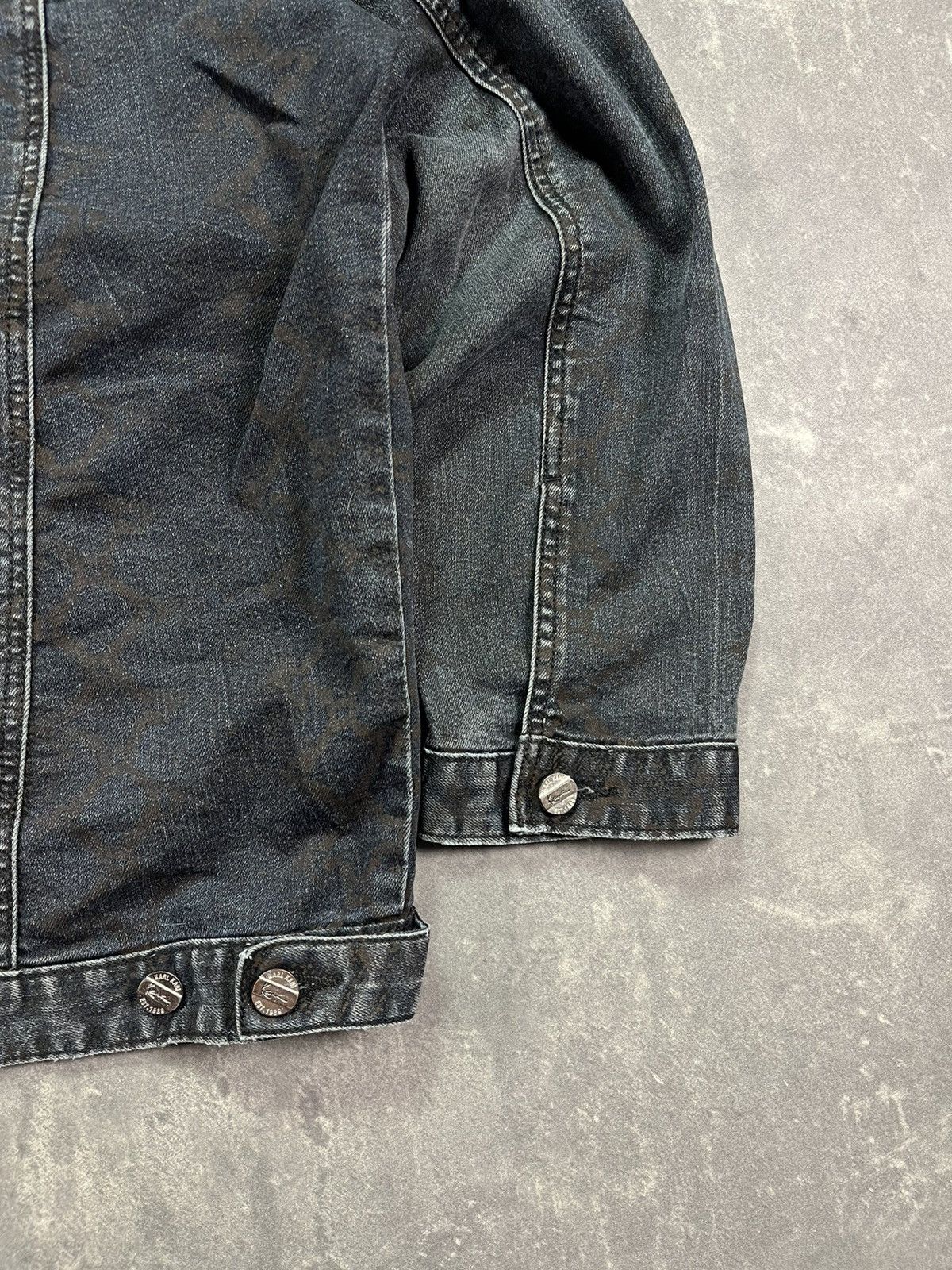 Karl Kani 2000s Karl Kani Snakeskin Big Logo Printed Denim Jacket L XL Size US L / EU 52-54 / 3 - 14 Thumbnail