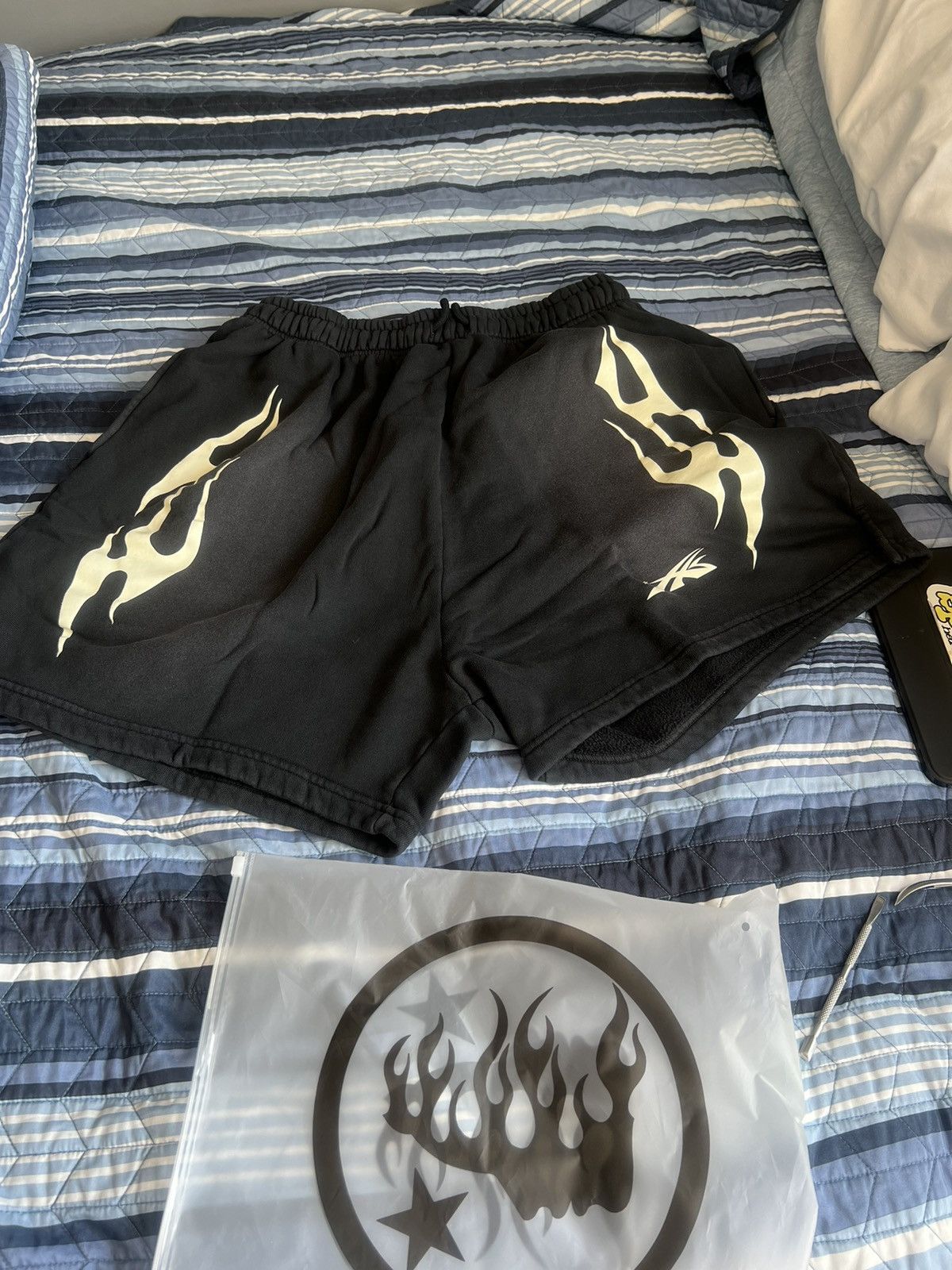 Image of Hellstar Hell Star Flame Shorts in Black, Men's (Size 33)