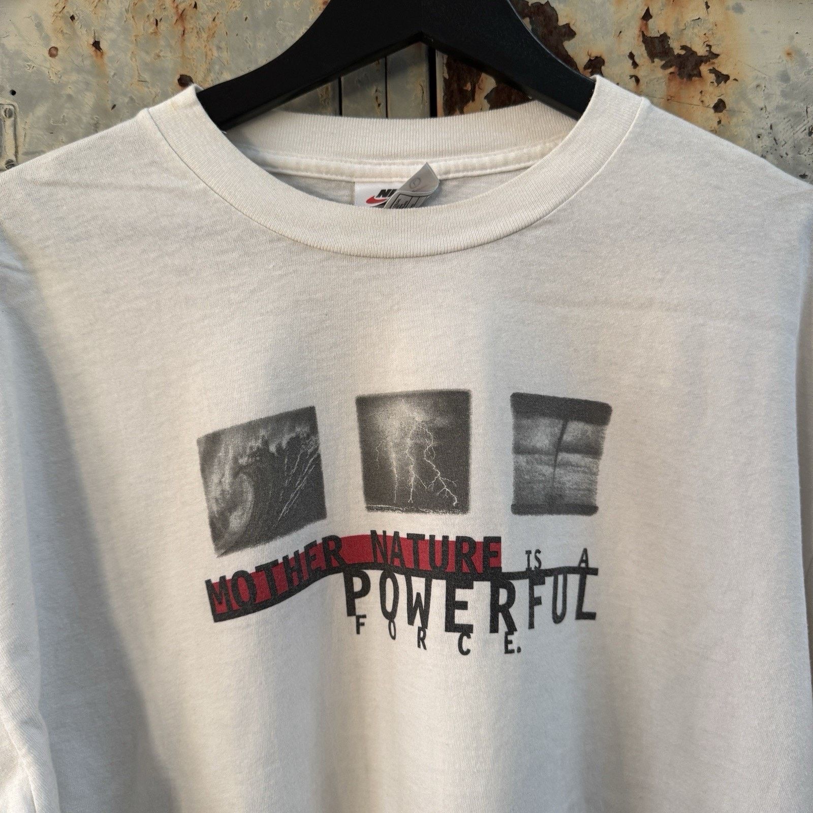 Nike Vintage 90s Nike Mother Nature Is A Powerful Force T Shirt Size US L / EU 52-54 / 3 - 2 Thumbnail