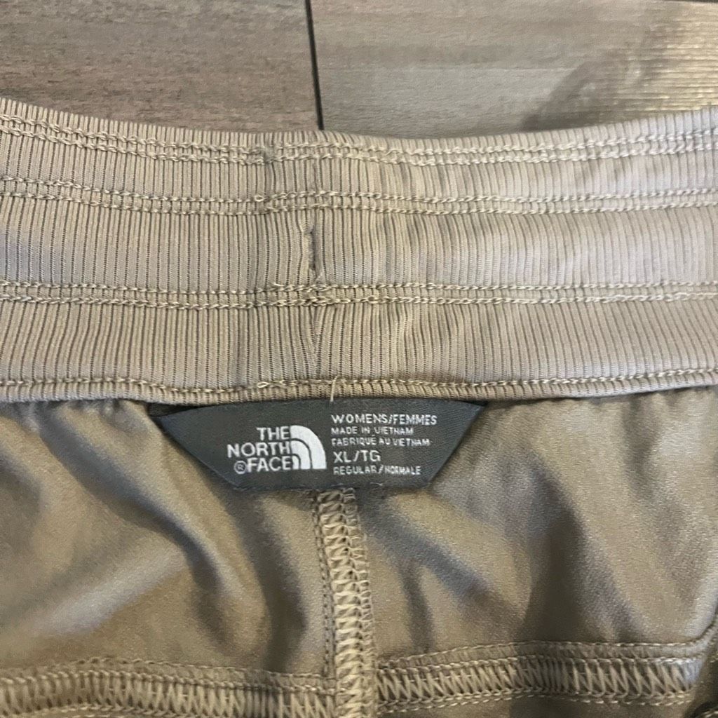 The North Face The North Face Women’s Capri Pants Khaki Size XL Hiking Trek Size 32" / US 10 / IT 46 - 3 Thumbnail