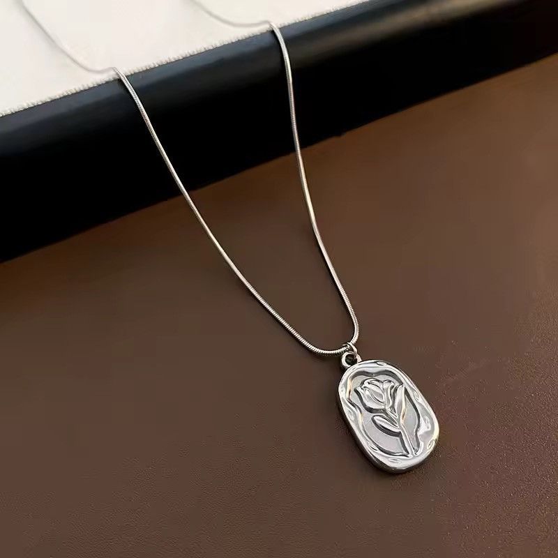 Jewelry SCULPTURAL ROSES Shape Pendant - Minimalist Snake Chain Size ONE SIZE - 4 Thumbnail