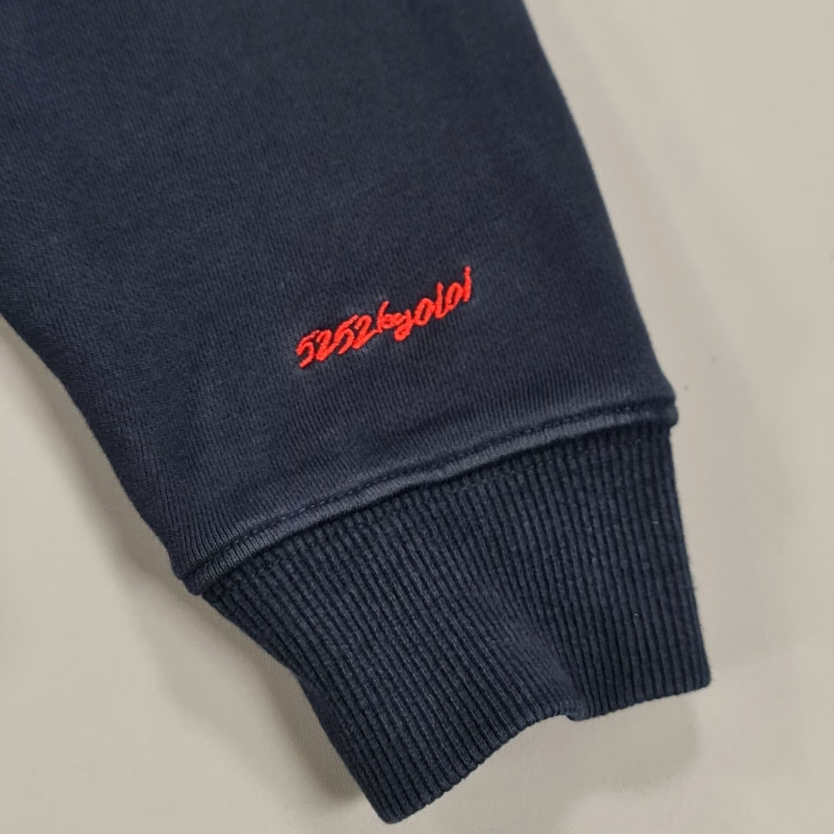 Vintage 5252 By Oioi Mens Hoodie Navy Blue Medium Big Logo Cotton Pullover Hoodie Mens Size US M / EU 48-50 / 2 - 4 Thumbnail