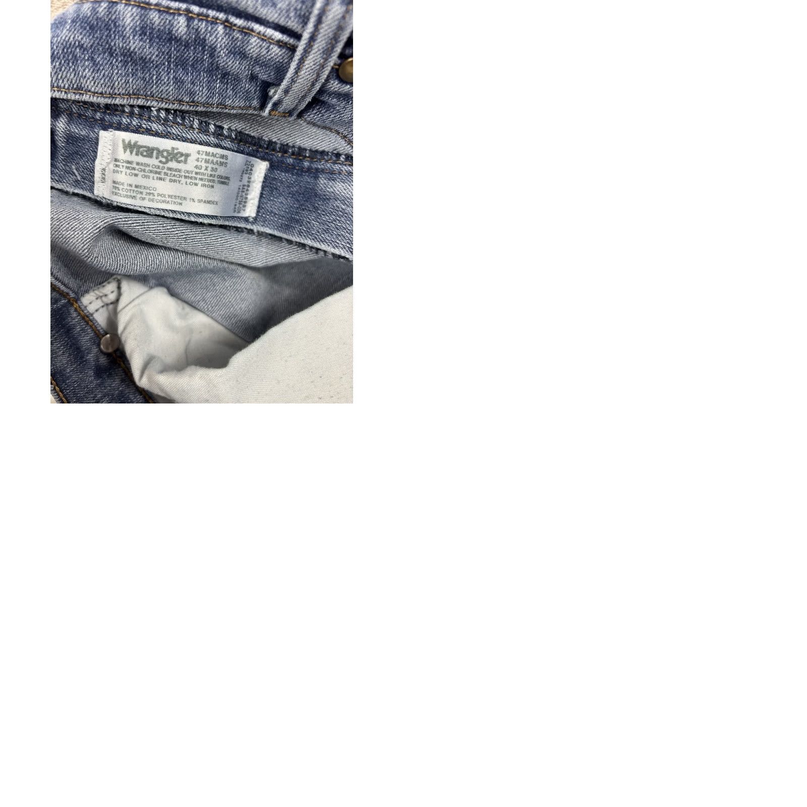 Wrangler Wrangler 47 Advanced Comfort Jeans Mens Regular Straight Light Wash Denim 40x30 Blue Medium Wash 5-Pocket Cowboys & Western Size US 40 / EU 56 - 9 Thumbnail
