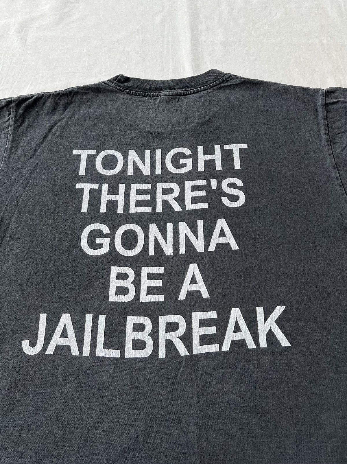 Band Tees Vintage 90s Thin Lizzy Jailbreak Faded Black T-shirt Size US M / EU 48-50 / 2 - 14 Thumbnail