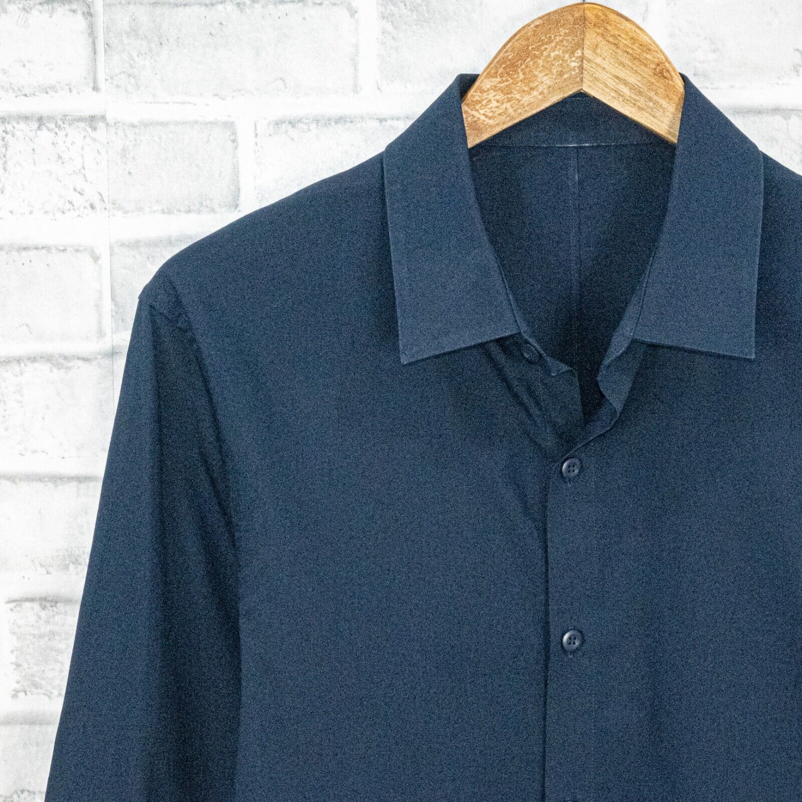 Lululemon Lululemon Men's Navy Blue Button up Shirt Long Sleeve Size US S / EU 44-46 / 1 - 5 Thumbnail