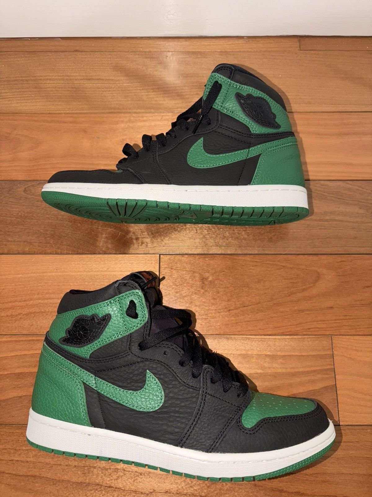 Jordan Brand Air Jordan 1 Retro High Pine Green Size US 8 / EU 41 - 1 Thumbnail