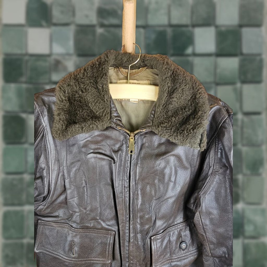 Schott VINTAGE SCHOTT G-1 FLIGHT BOMBER LEATHER JACKET SZ 36 Men Brown 70s 26" Top to Bottom 21" Chest 24" Shoulder to Cuff 17" Cross Shoulder Size US XXS / EU 40 - 1 Thumbnail