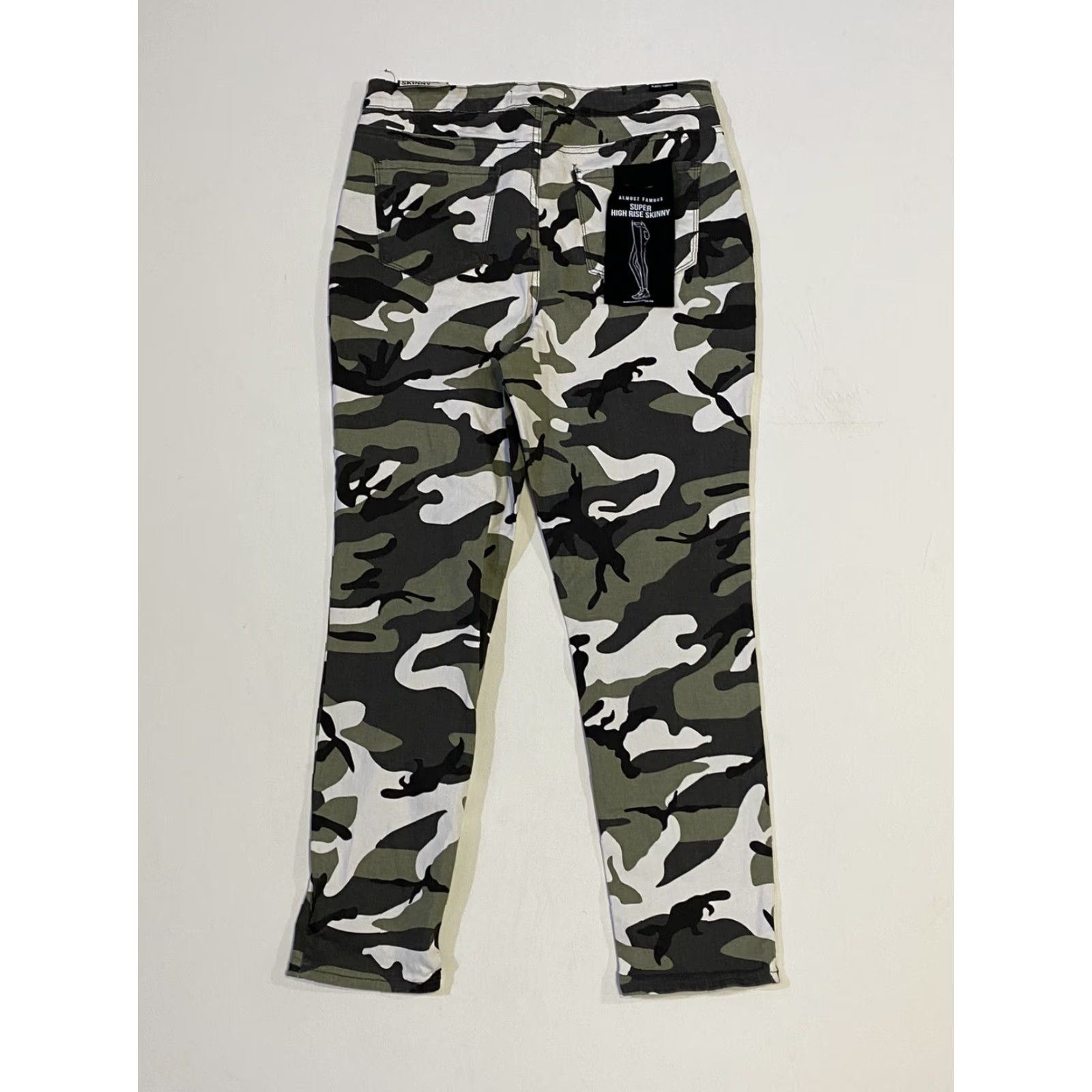 Almost Famous Almost Famous Womens Super High Rise Skinny Camo Pants size 13 Size 34" / US 12 / IT 48 - 2 Thumbnail