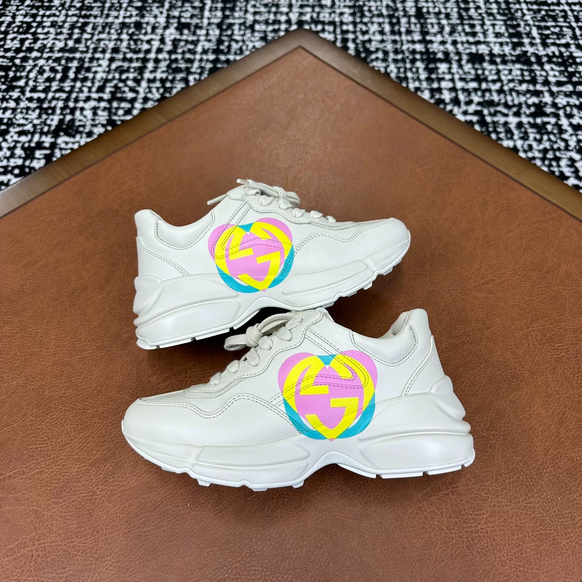 Gucci Gucci Lowtop Sneakers it_34-5 Women Size US 4.5 / IT 34.5 - 1 Thumbnail