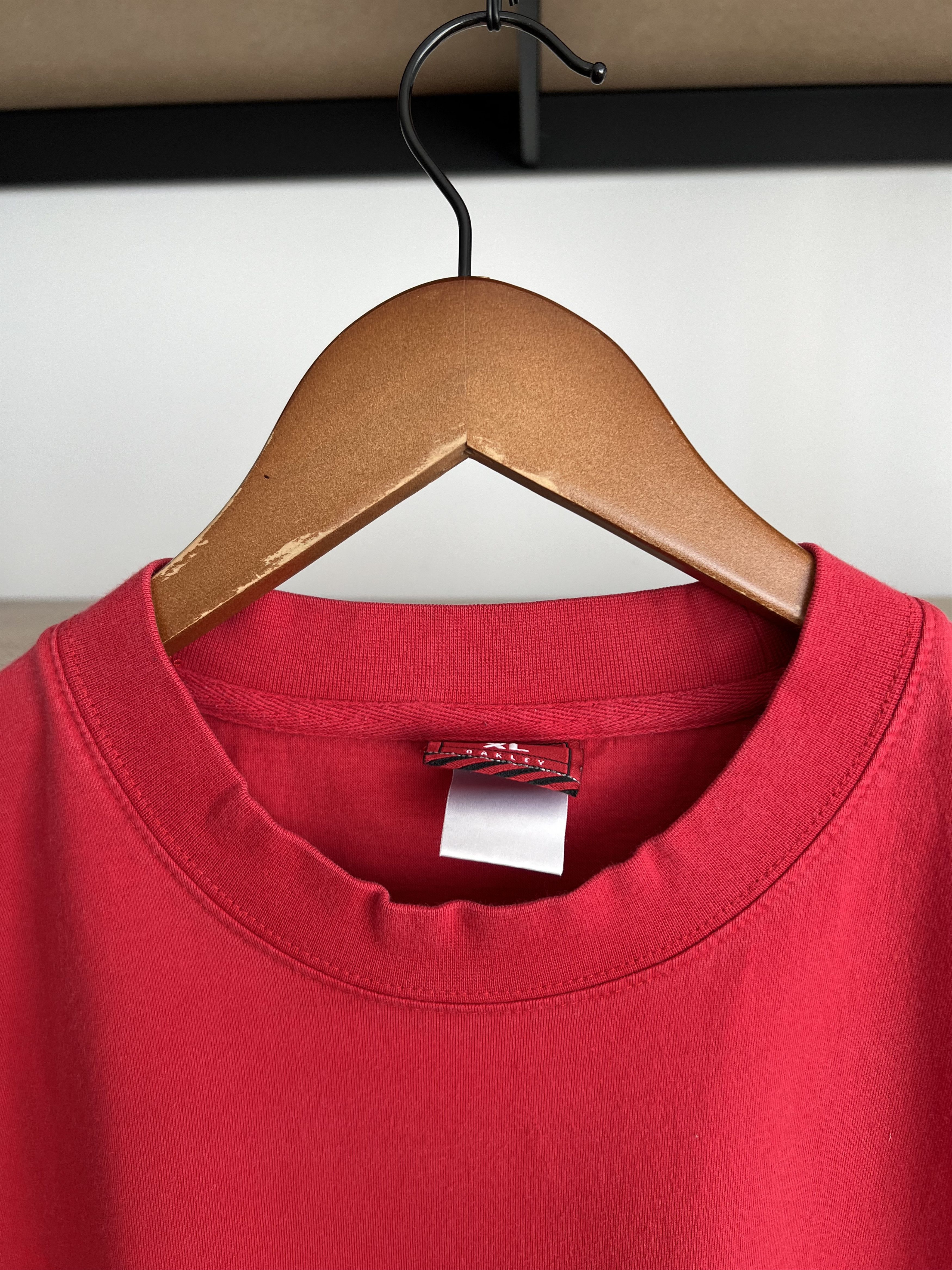Oakley Vintage 90s Oakley Red T-shirt Size US XL / EU 56 / 4 - 13 Thumbnail
