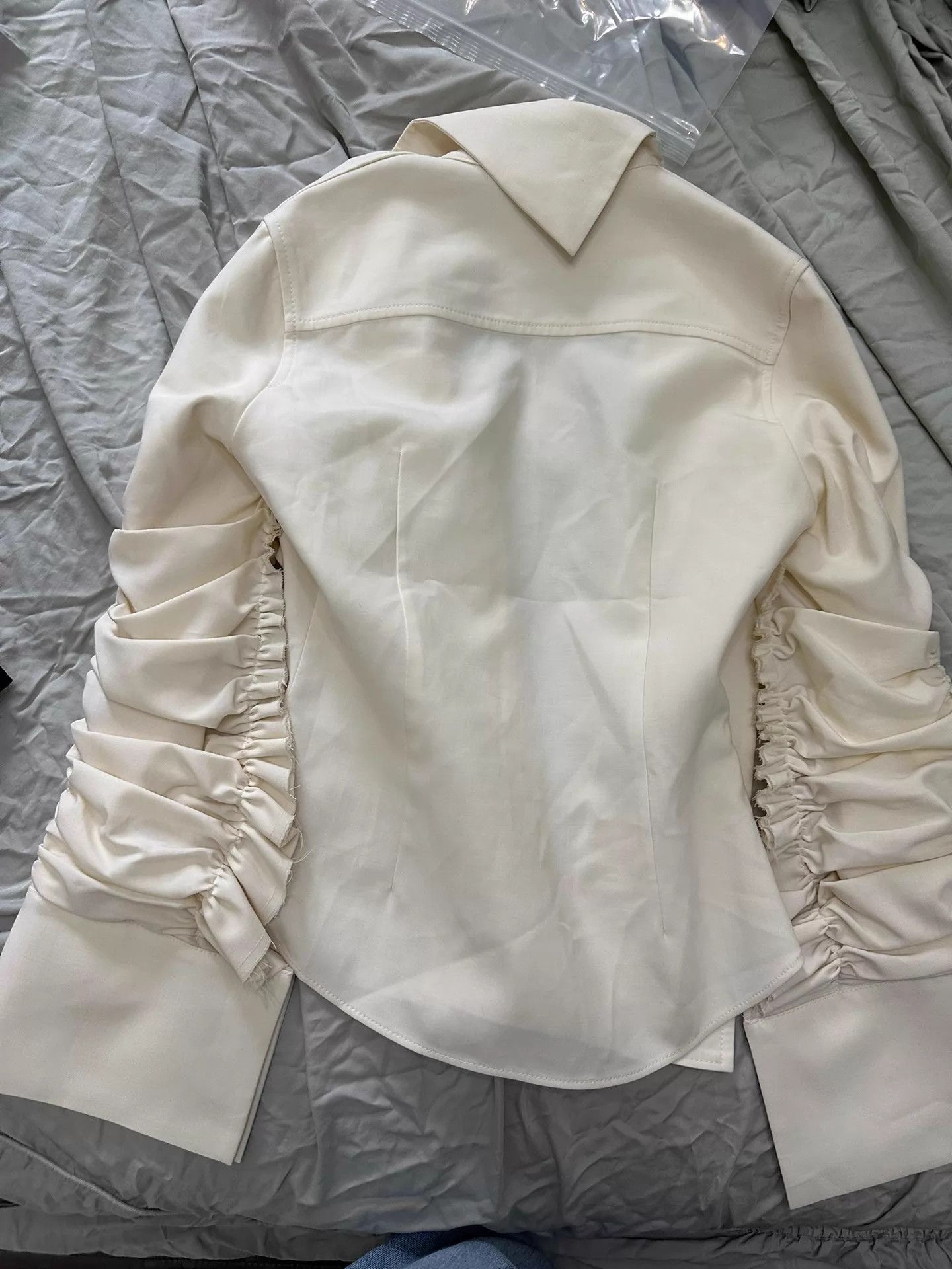 Jacquemus Jacquemus thick chic light shirt jacket worn once 9/10 Size XS / US 0-2 / IT 36-38 - 6 Thumbnail