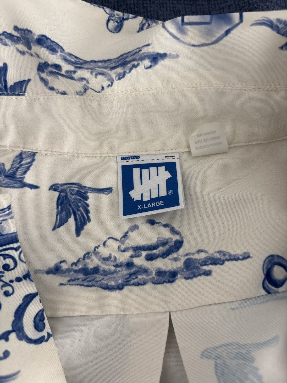 Undefeated Undefeated white blue pattern button up Size US XL / EU 56 / 4 - 3 Thumbnail