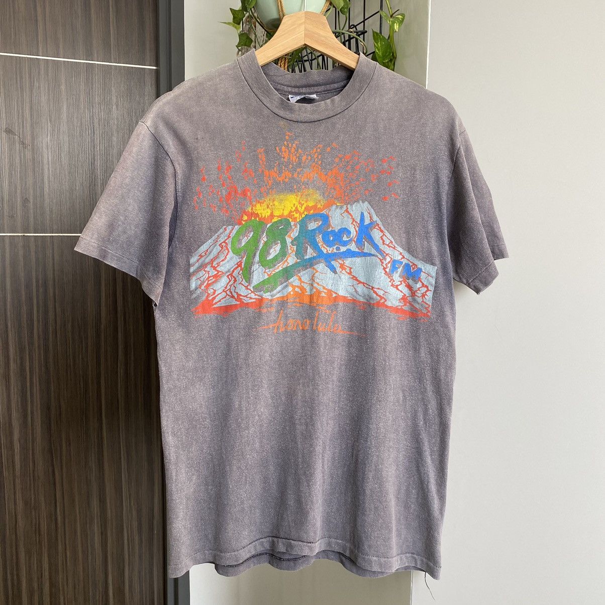 Vintage Thrashed Faded Vintage 80s 98 Rock FM ERD GRUNGE TEE Size US M / EU 48-50 / 2 - 1 Thumbnail