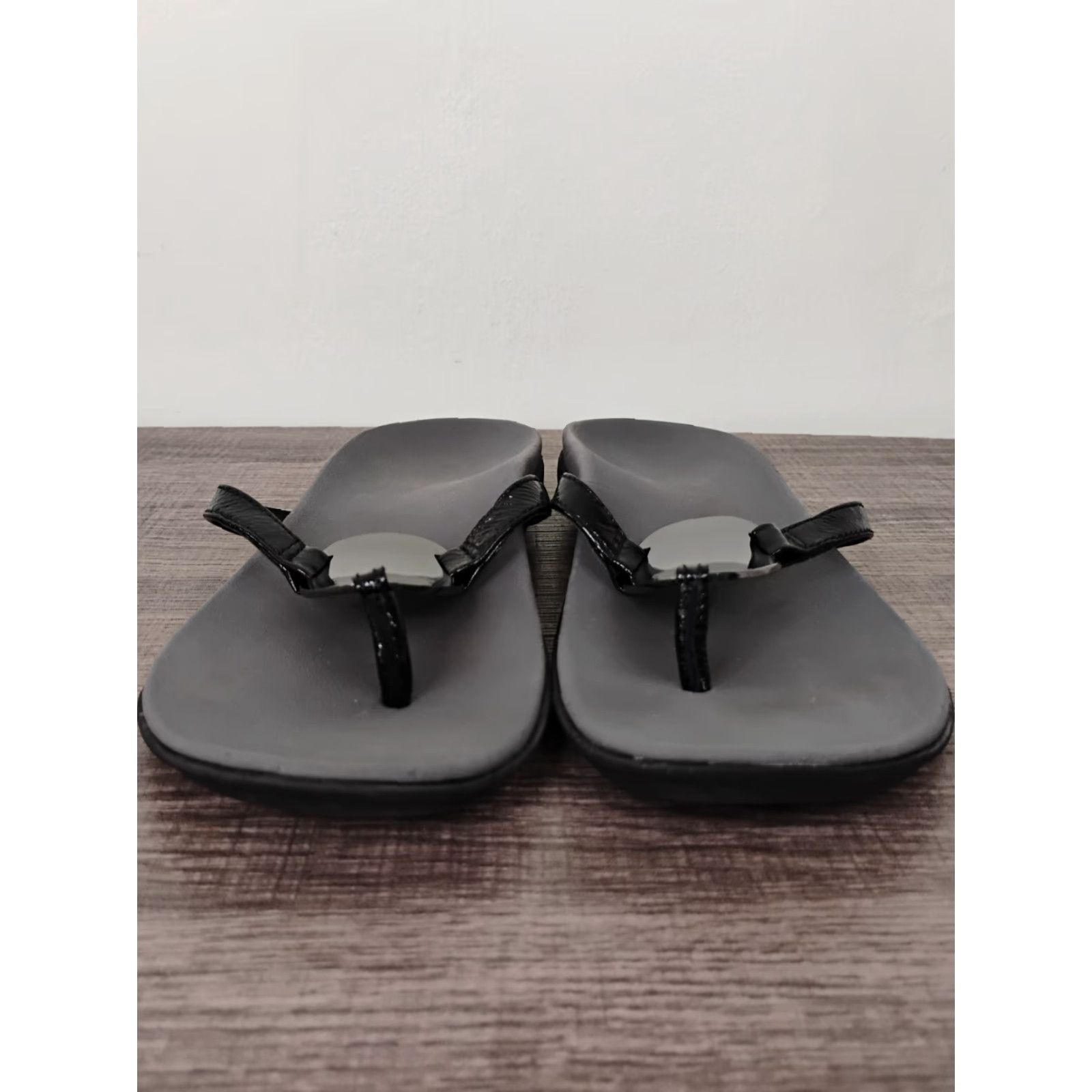 Vionic Vionic Raysa Sandals Black Size 6 Womens Leather T-Strap Flat Heel Shoes Size US 6 / IT 36 - 4 Thumbnail