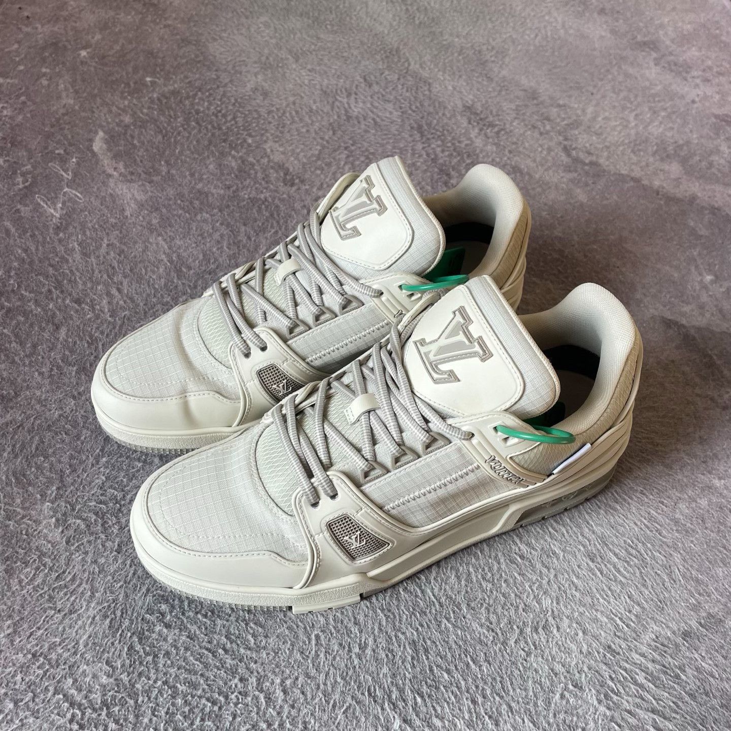 Louis Vuitton Louis Vuitton Training White Lowtop Sneakers 42 Men Size US 9 / EU 42 - 1 Thumbnail