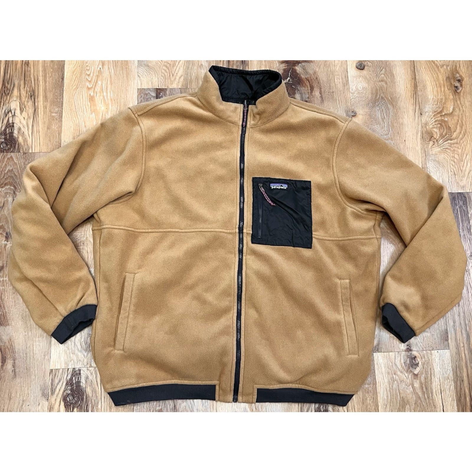 Patagonia Patagonia Reversible Jacket Men Navy Tan XXL Nylon Fleece Zip Zipper Logo Stand Collar Outdoor Casual Long Sleeve Mid-Length 2XL Blue Size US XXL / EU 58 / 5 - 2 Thumbnail