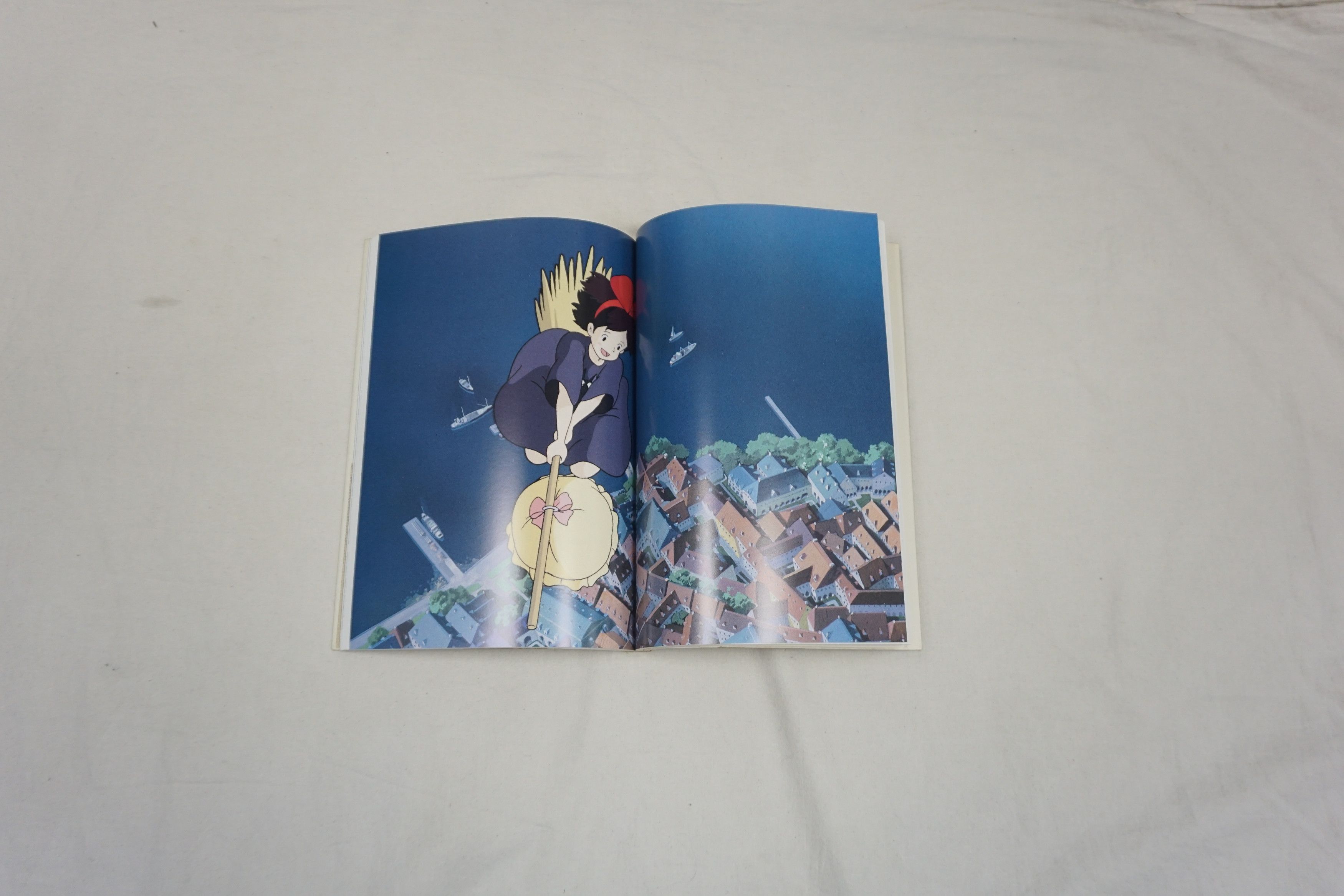 Japanese Brand × Vintage 1989 The Art of Kiki's Delivery Service Art Book Size ONE SIZE - 7 Thumbnail