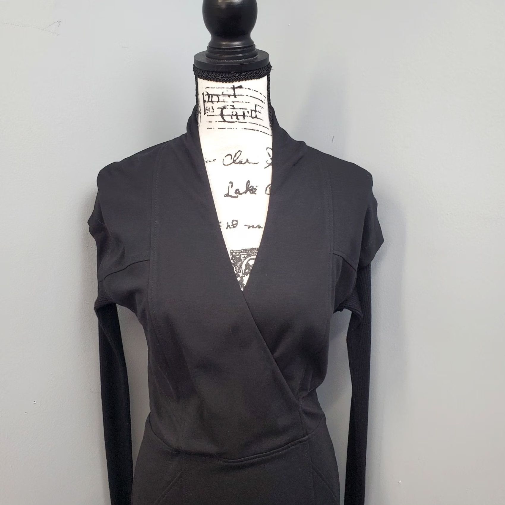 Vintage Et Cetera Bodycon Dress Womens Size 4 Black Viscose V-Neck Side Zip Knee Length Ribbed Sleeve Size S / US 4 / IT 40 - 3 Thumbnail
