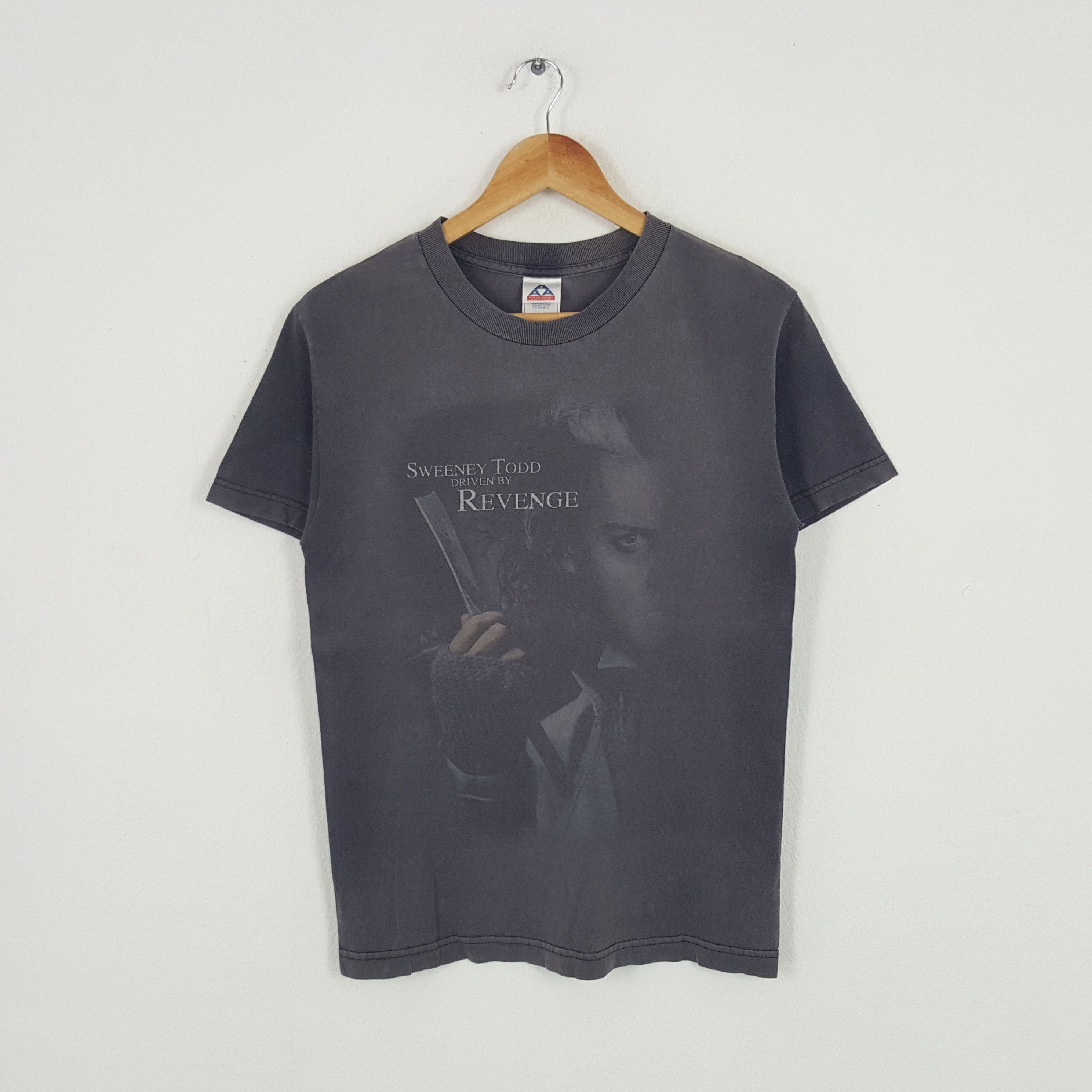 Vintage Vintage Sweeney Todd Driven By Revenge Horror Movie Tshirt Size US S / EU 44-46 / 1 - 1 Thumbnail