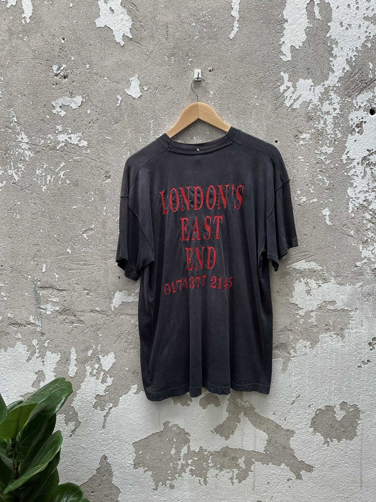 Vintage Vintage 90's Jack The Ripper Serial Killer Tshirt Size US XL / EU 56 / 4 - 2 Thumbnail